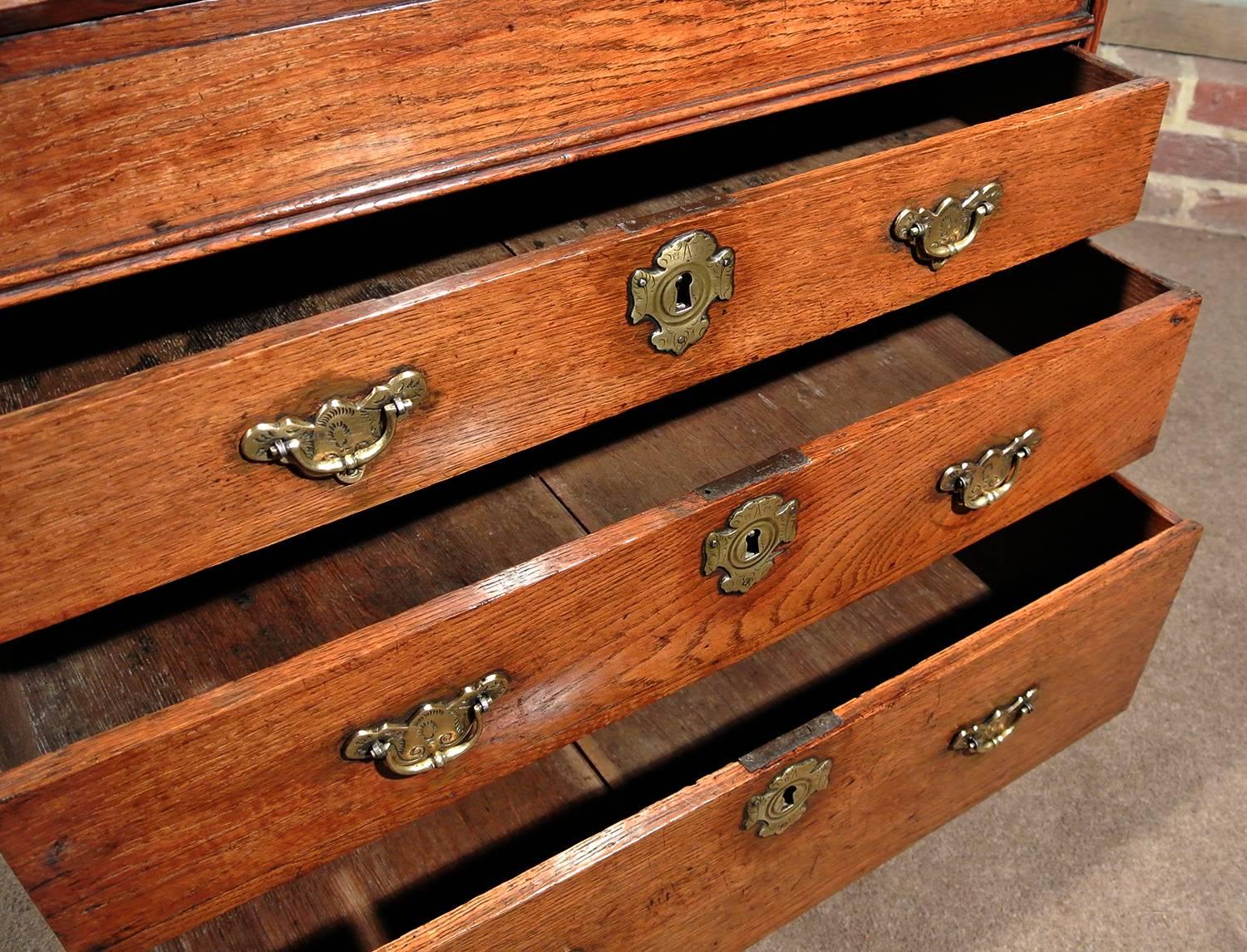 Charming Small Queen Anne Oak Bureau, circa 1705 For Sale 1