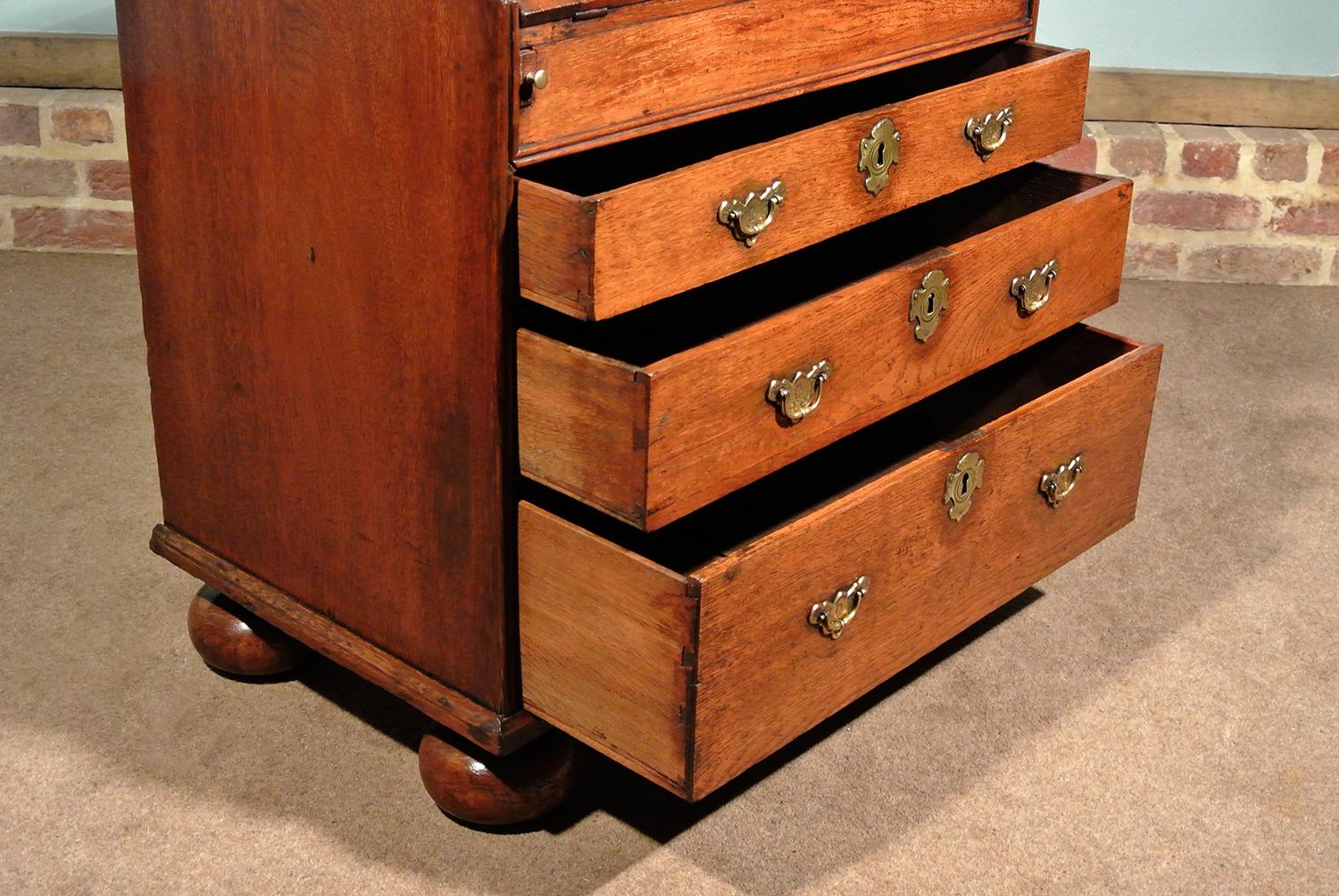 Small Queen Anne Oak Bureau, circa 1705 1