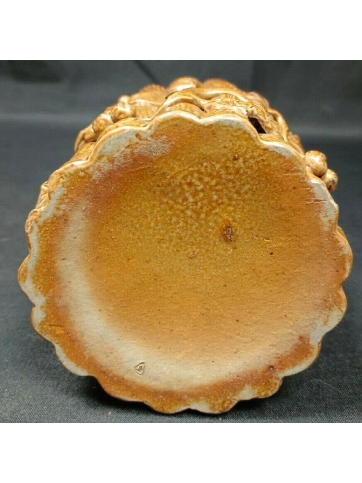 Encantadora maceta pequeña de terracota con diseño de viñedo - 2Y157 Francés en venta