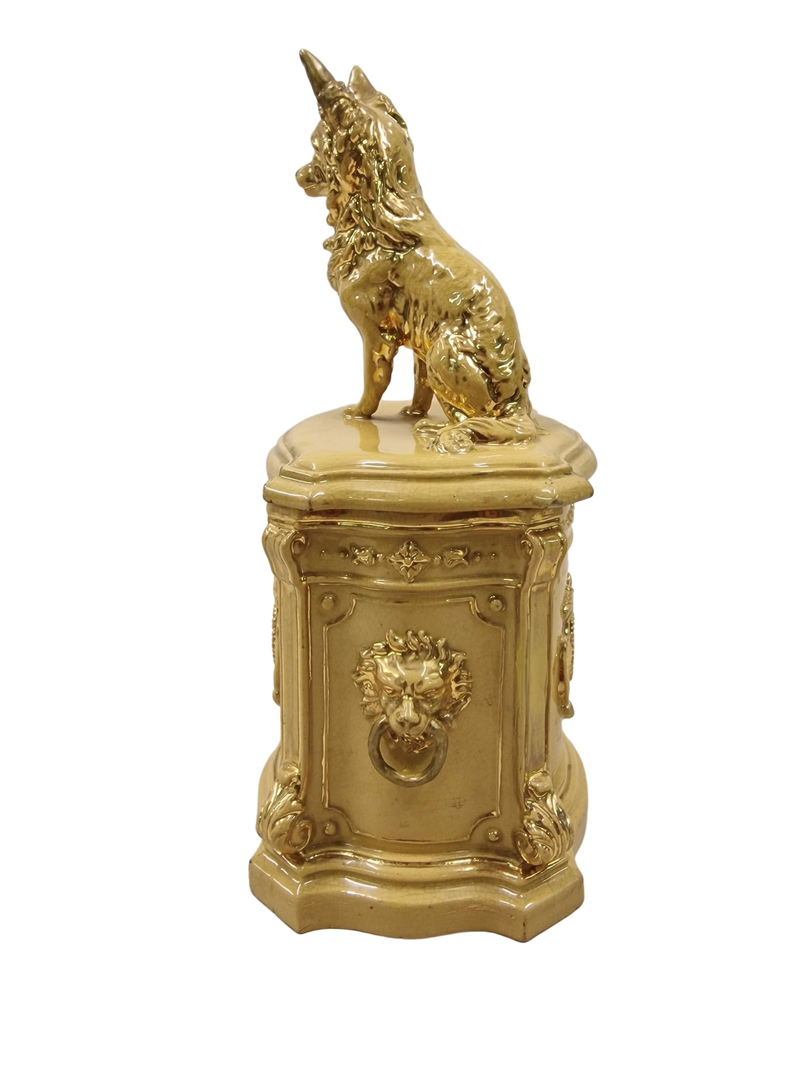 Charming snuff tobacco box, dog, animal, Bernhard Bloch, 1880s, Bohemia Austria For Sale 2