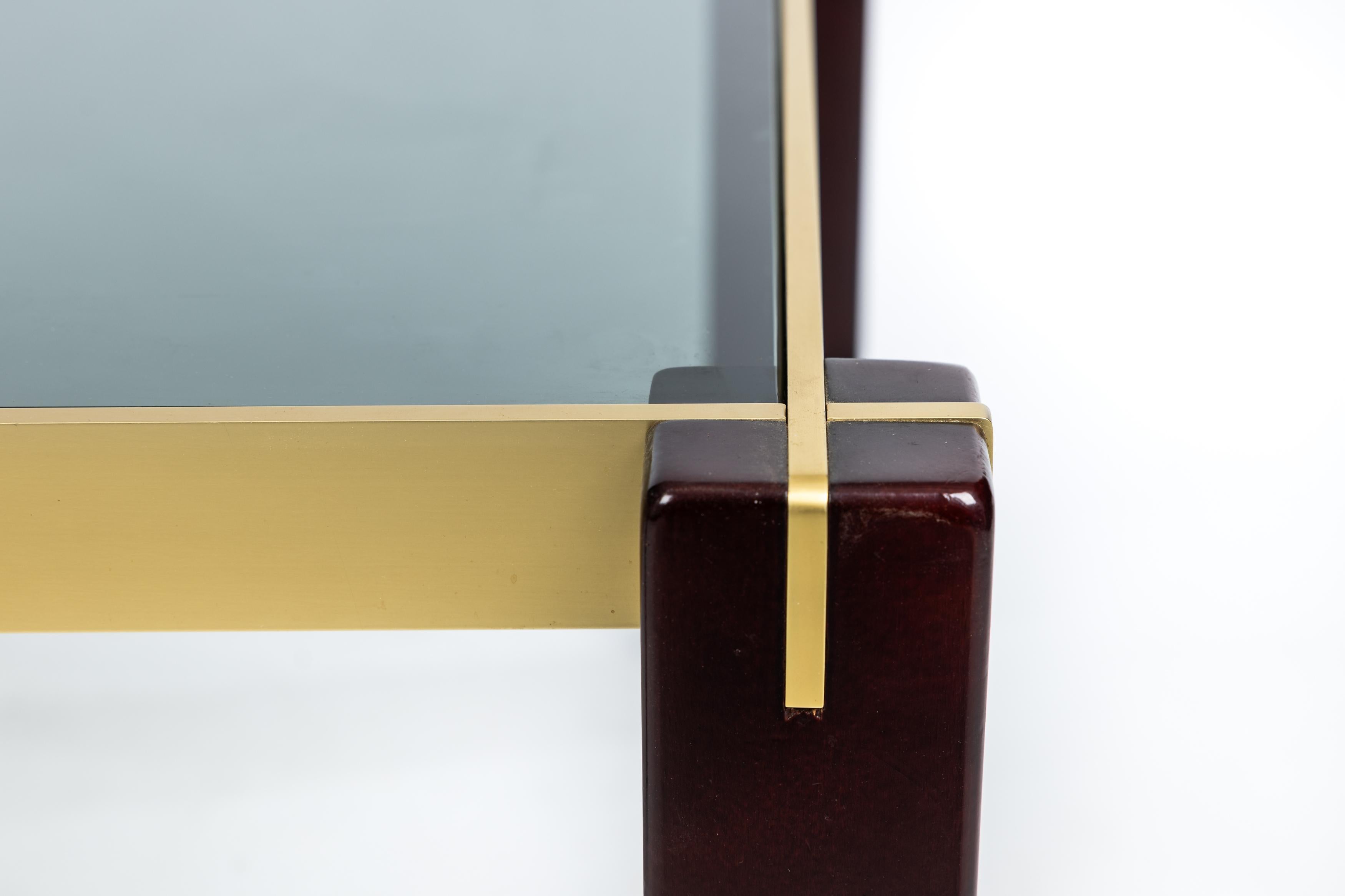 Tavolino quadrato di charme, ottone, legno, vetro fumé, anni '60, Italia In condizioni buone in vendita a Wien, AT