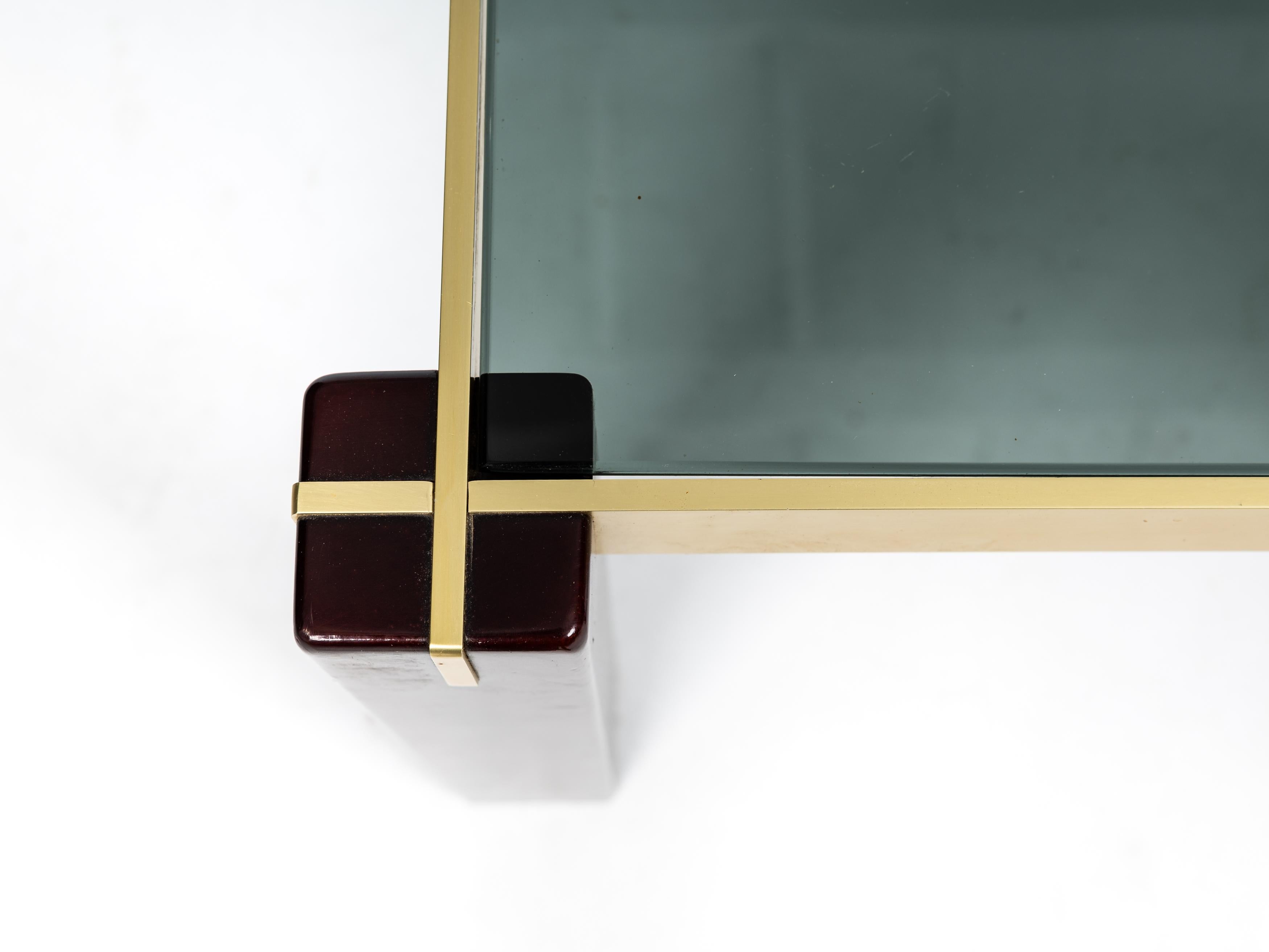 Metà XX secolo Tavolino quadrato di charme, ottone, legno, vetro fumé, anni '60, Italia in vendita