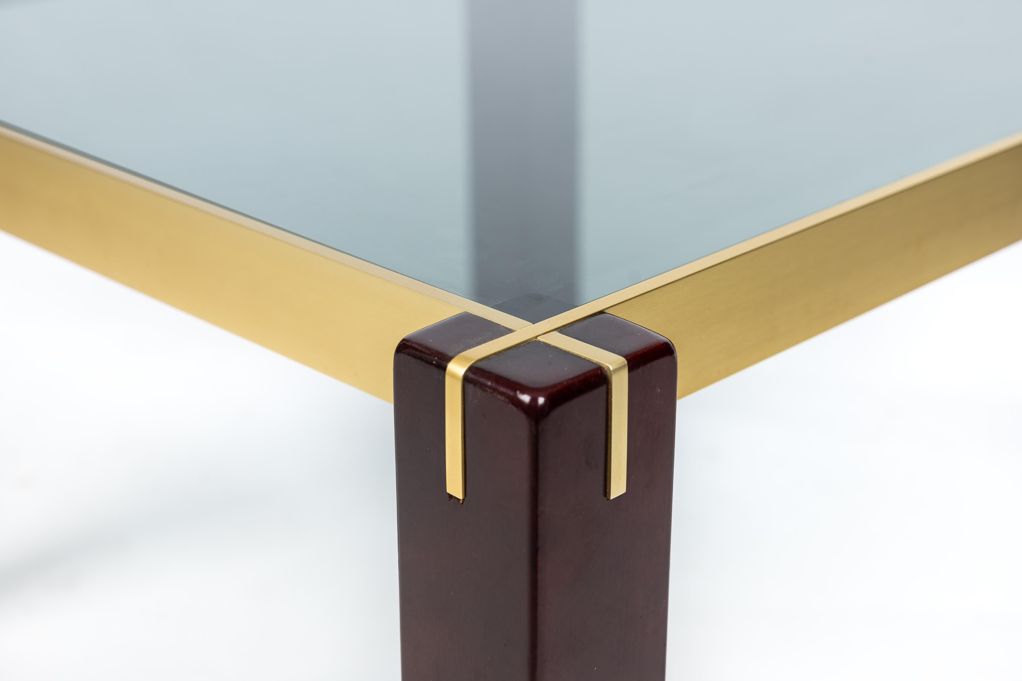 Tavolino quadrato di charme, ottone, legno, vetro fumé, anni '60, Italia in vendita 2