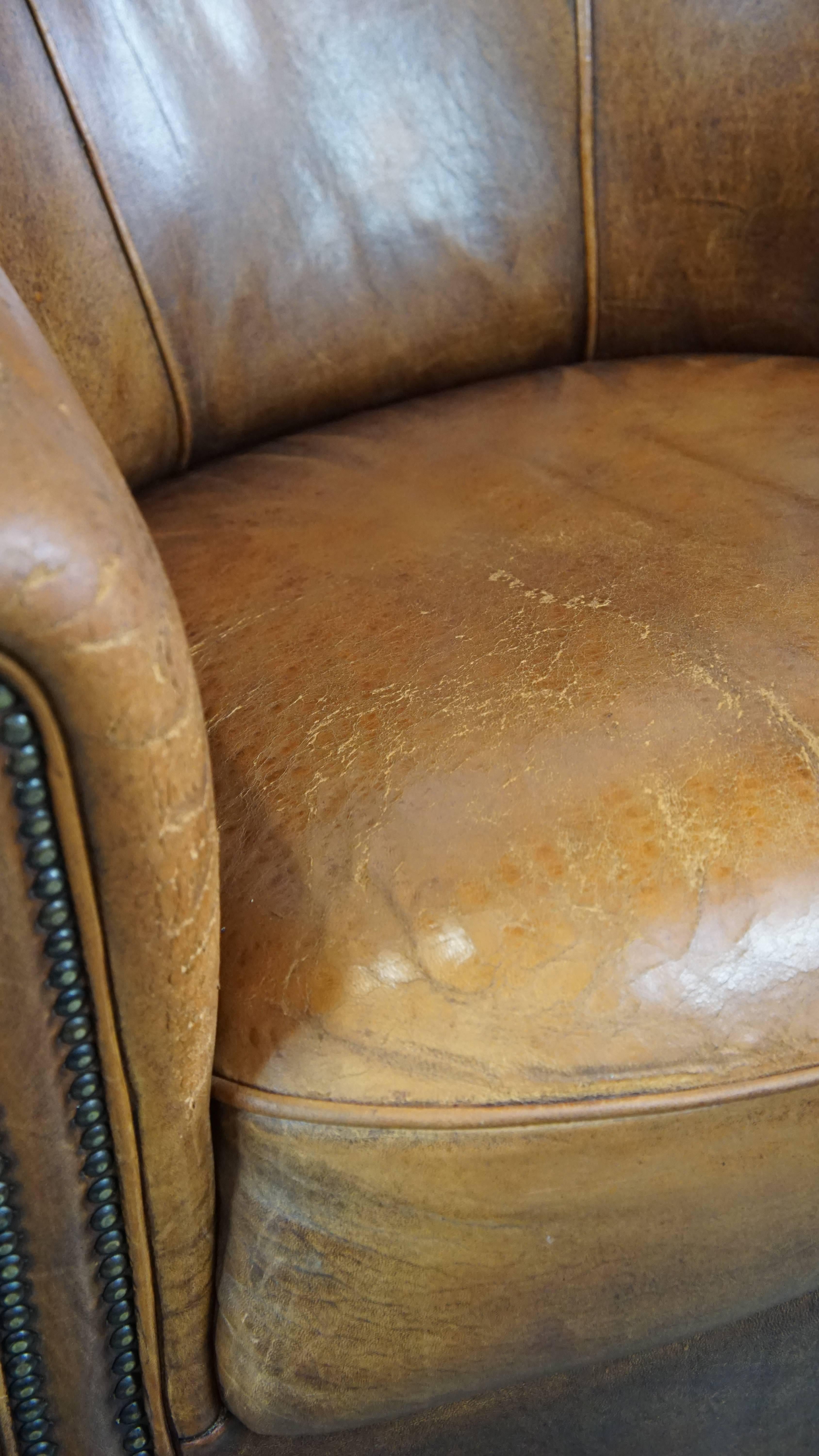 Charming, sturdy and comfortable cognac-colored sheepskin leather club armchair For Sale 5