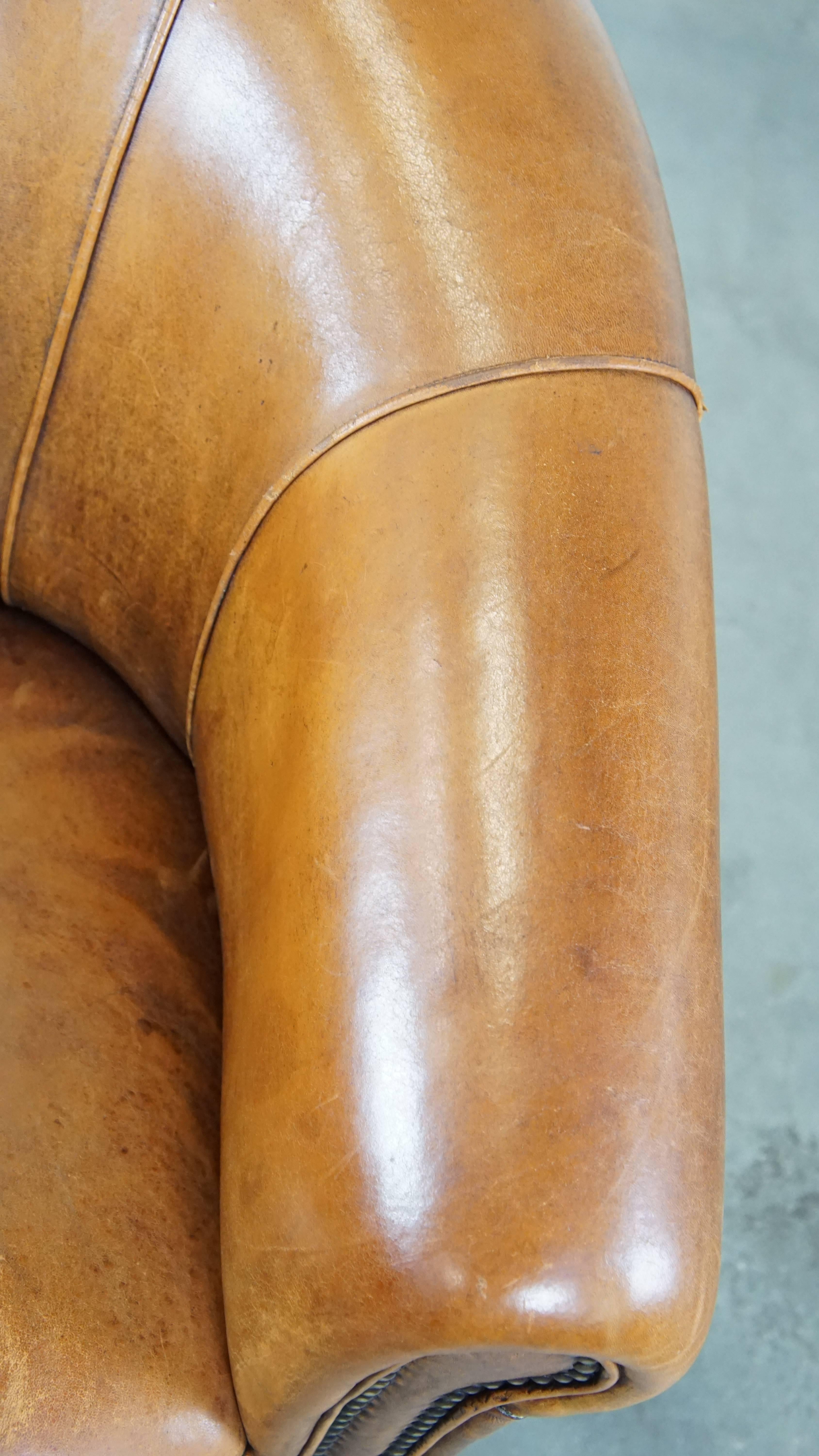 Charming, sturdy and comfortable cognac-colored sheepskin leather club armchair For Sale 2