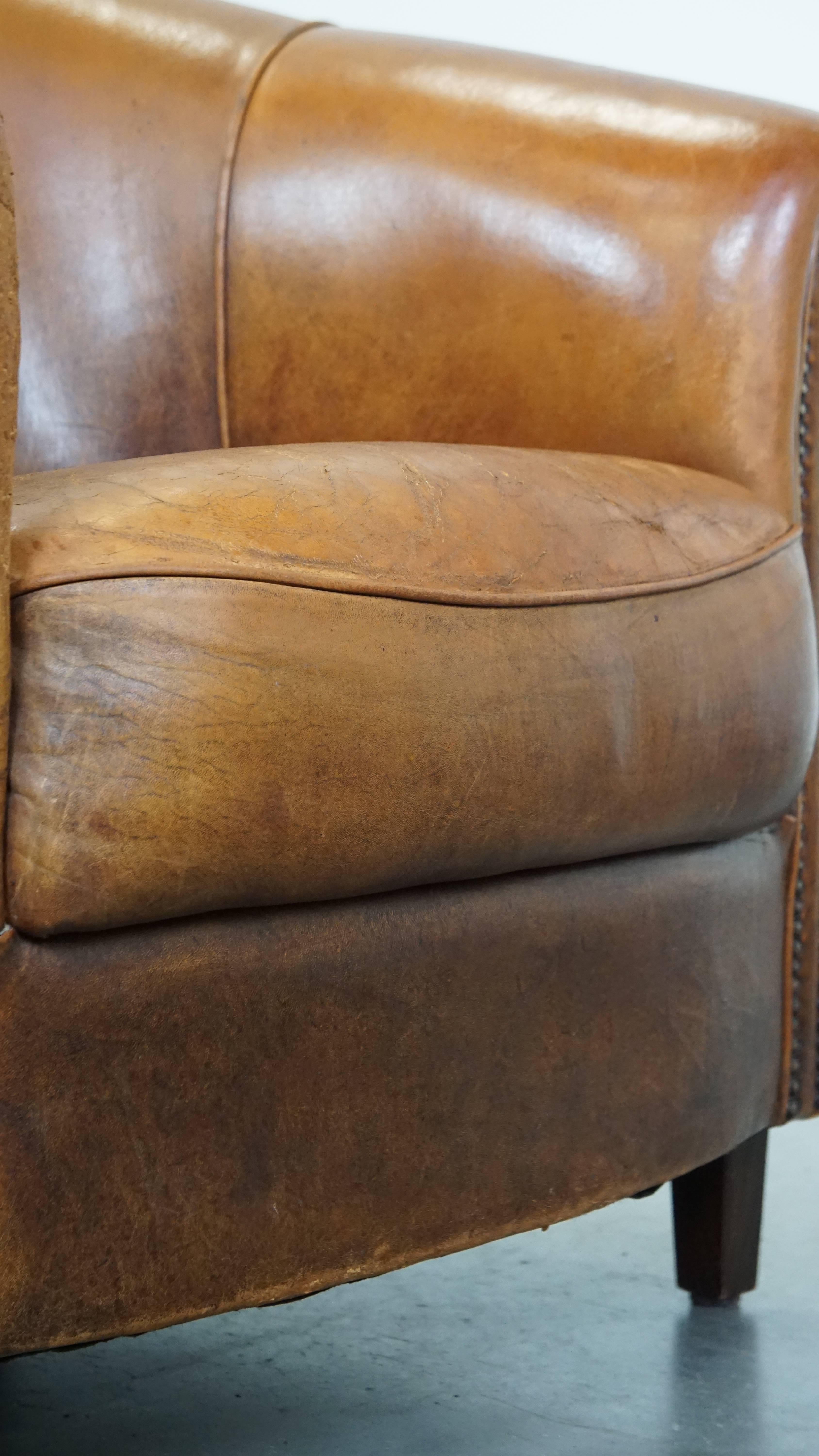 Charming, sturdy and comfortable cognac-colored sheepskin leather club armchair For Sale 3