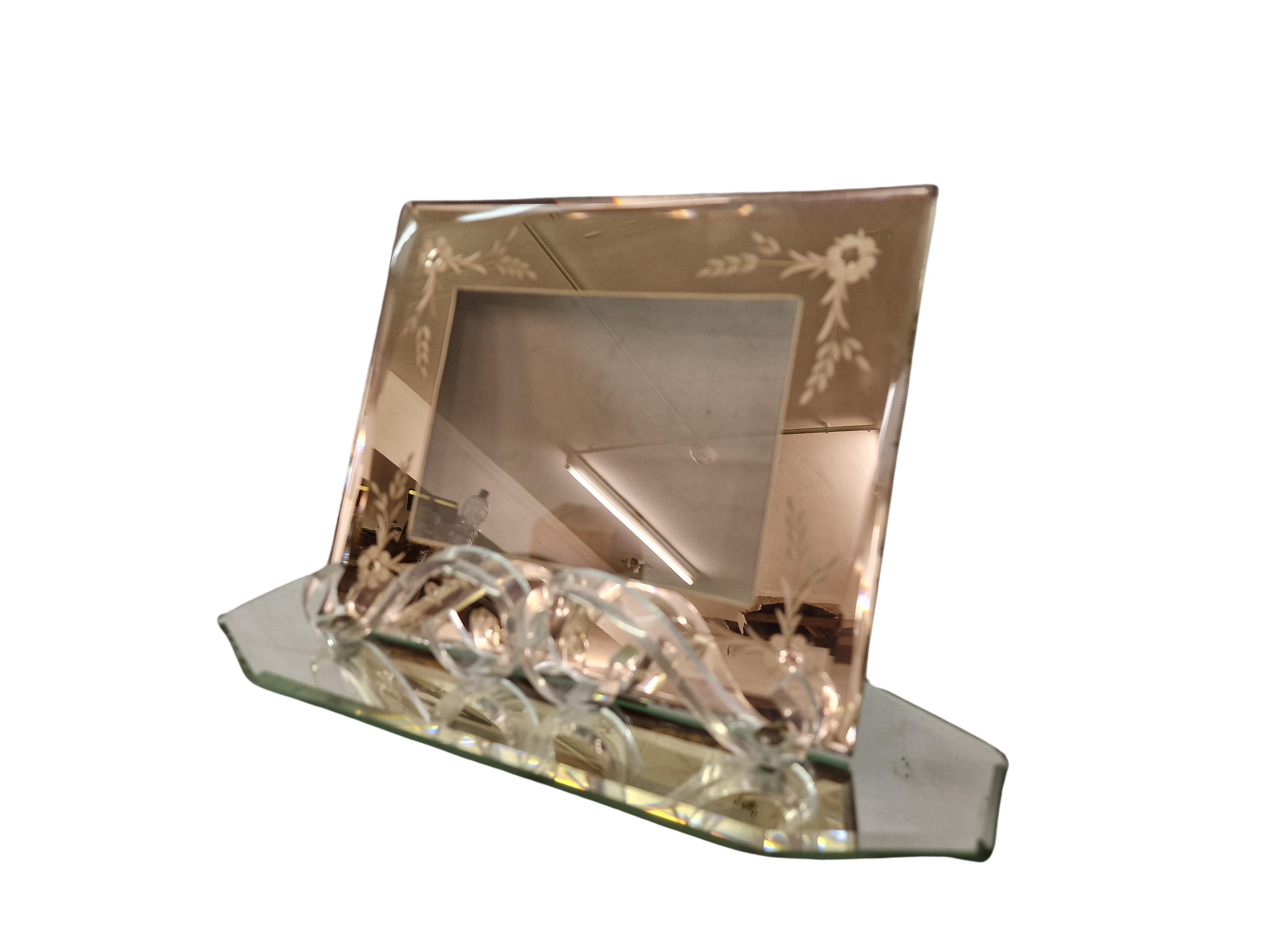 Charmanter Tischrahmenspiegel, geschliffenes Glas, Art Deco, 1930er Jahre, Italien (Art déco) im Angebot