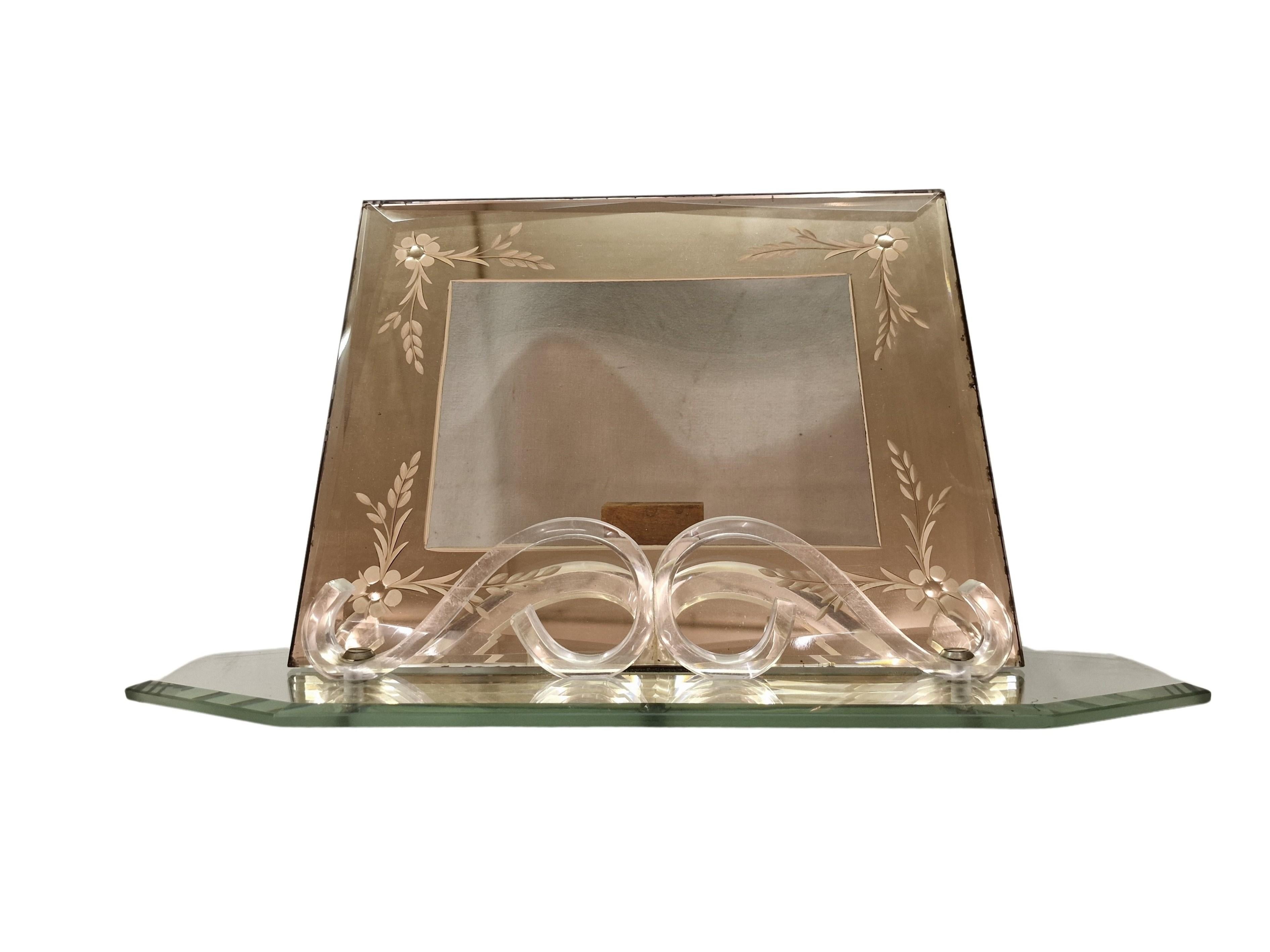 Charmanter Tischrahmenspiegel, geschliffenes Glas, Art Deco, 1930er Jahre, Italien im Zustand „Gut“ im Angebot in Wien, AT