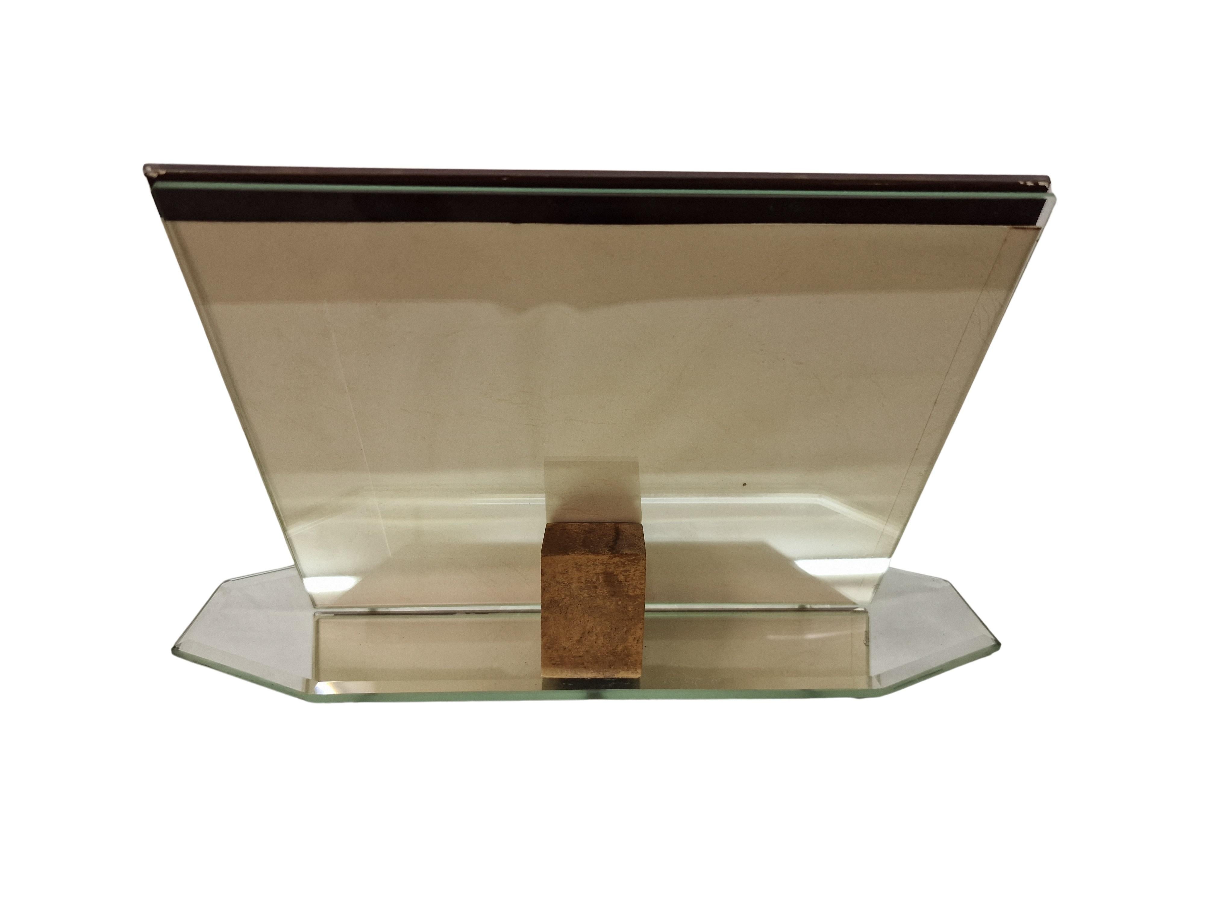 Charmanter Tischrahmenspiegel, geschliffenes Glas, Art Deco, 1930er Jahre, Italien (Mitte des 20. Jahrhunderts) im Angebot