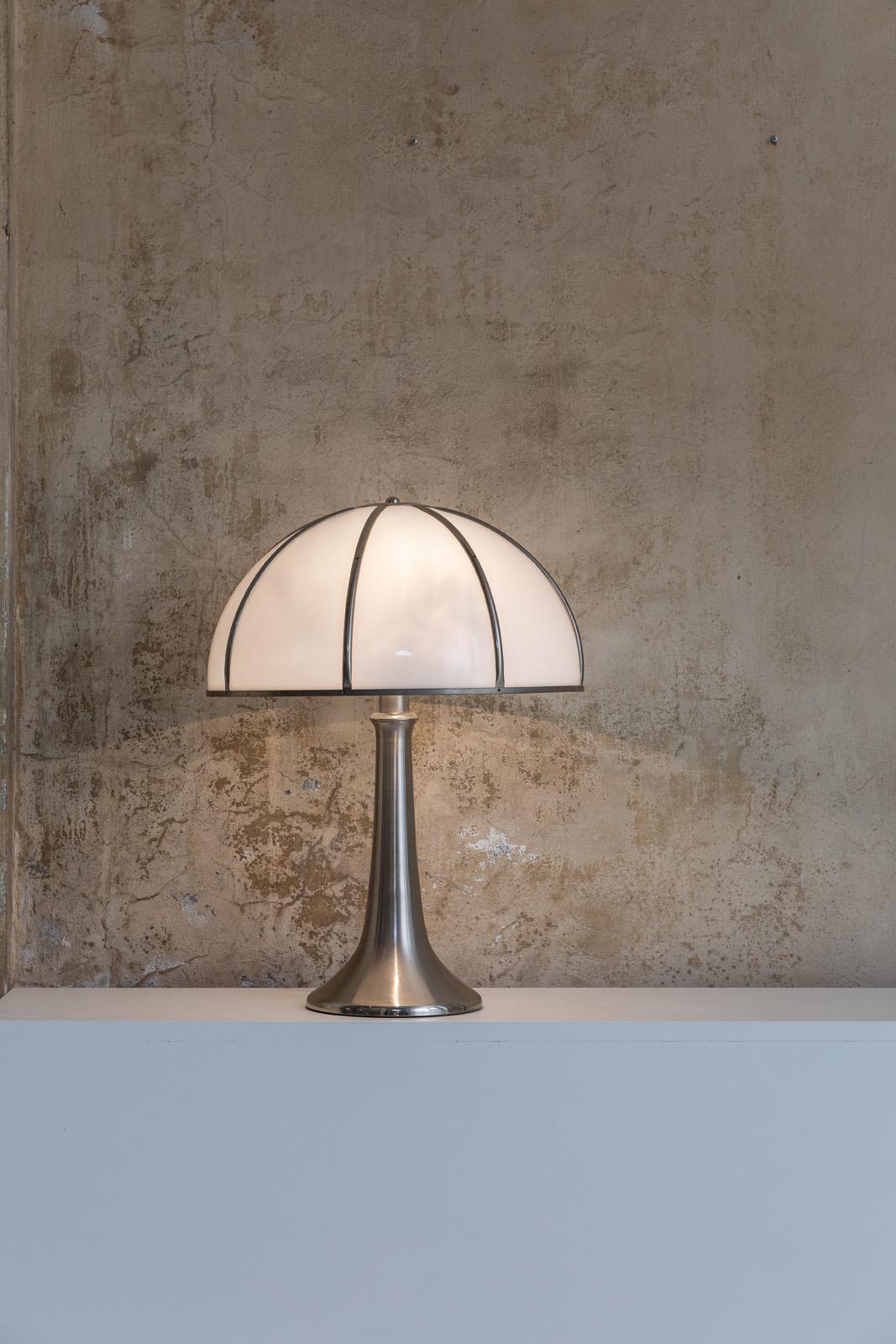 Mid-Century Modern Charming Table Lamp by Gabriella Crespi