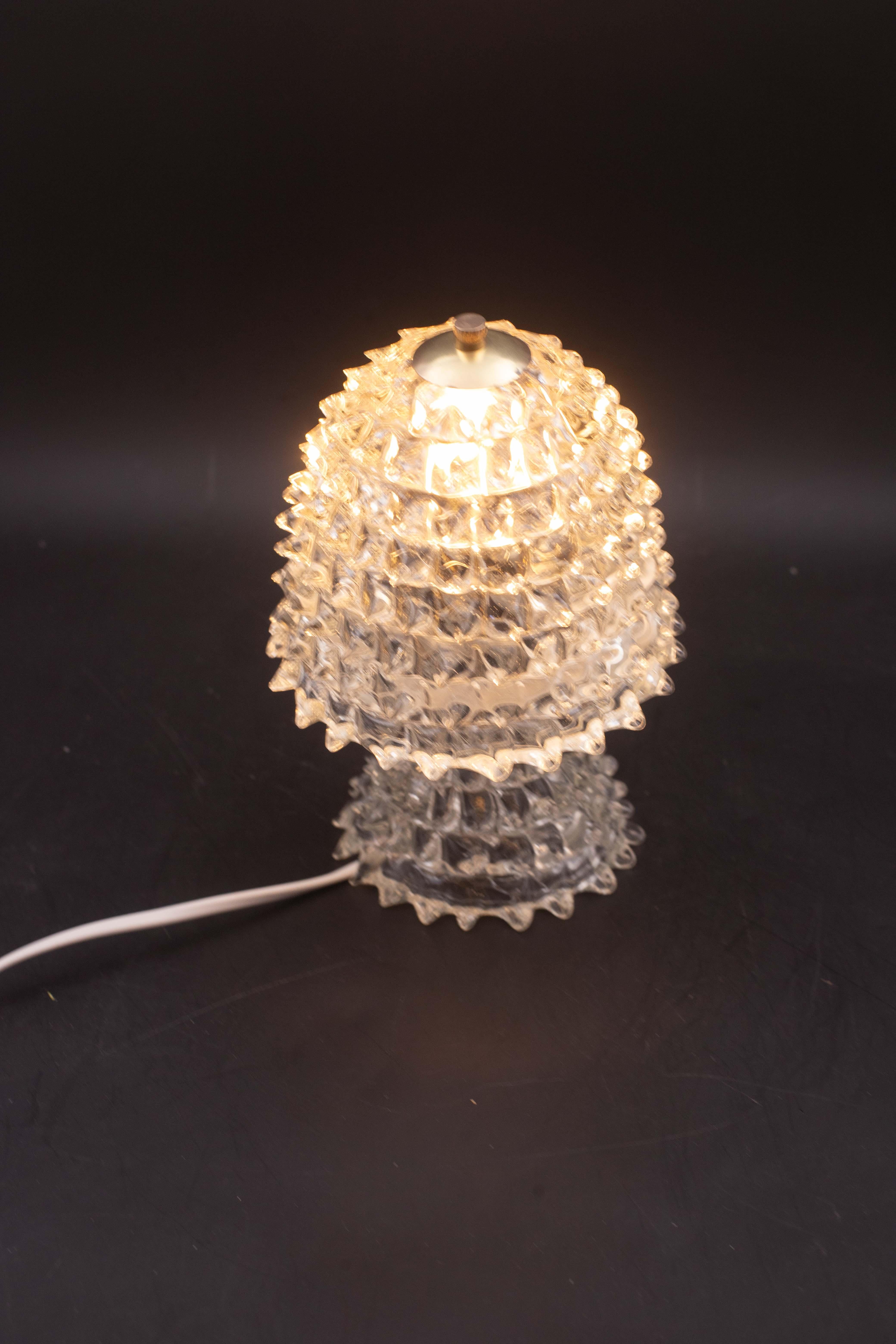 Lampada da tavolo di charme con vaso in vetro di Murano Rostrato per Barovier&Toso, anni '1950 In condizioni buone in vendita a Roma, IT