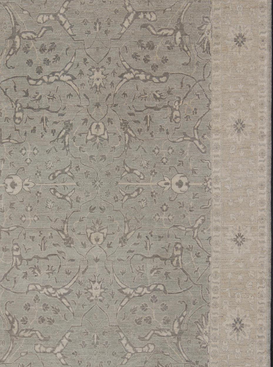Tabriz Design rug with all-over design in cream, tan, and grays / fine tabriz Keivan Woven Arts / rug MP-1903-10205, country of origin / type: Afghanistan / Tabriz

This Tabriz features small all-over design flanked by a repeating pattern in the