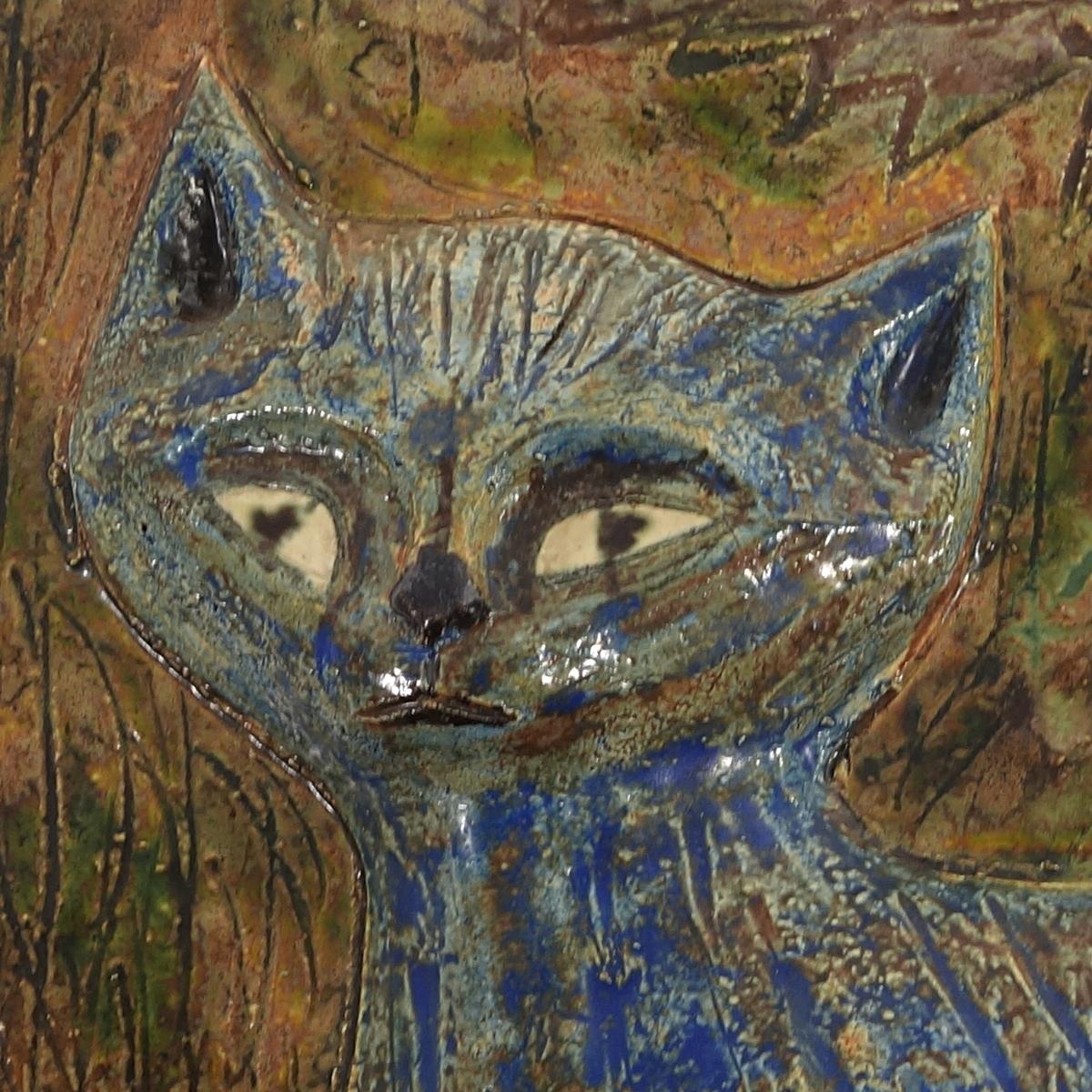 Moderno Affascinante piastrella quadrata di ceramica da parete con un gatto blu in rilievo in vendita