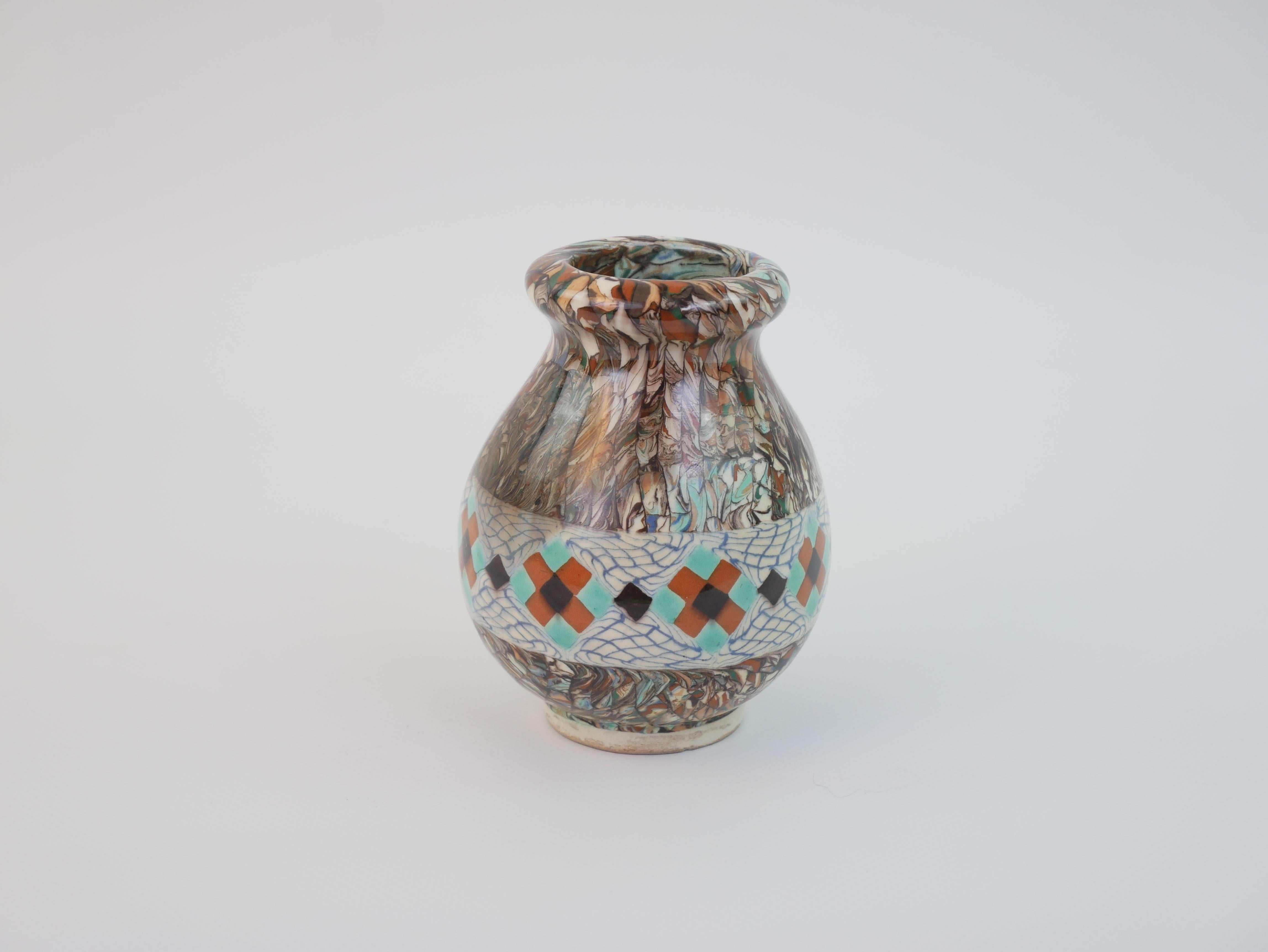 Metà XX secolo Incantevole piccolo vaso in ceramica 