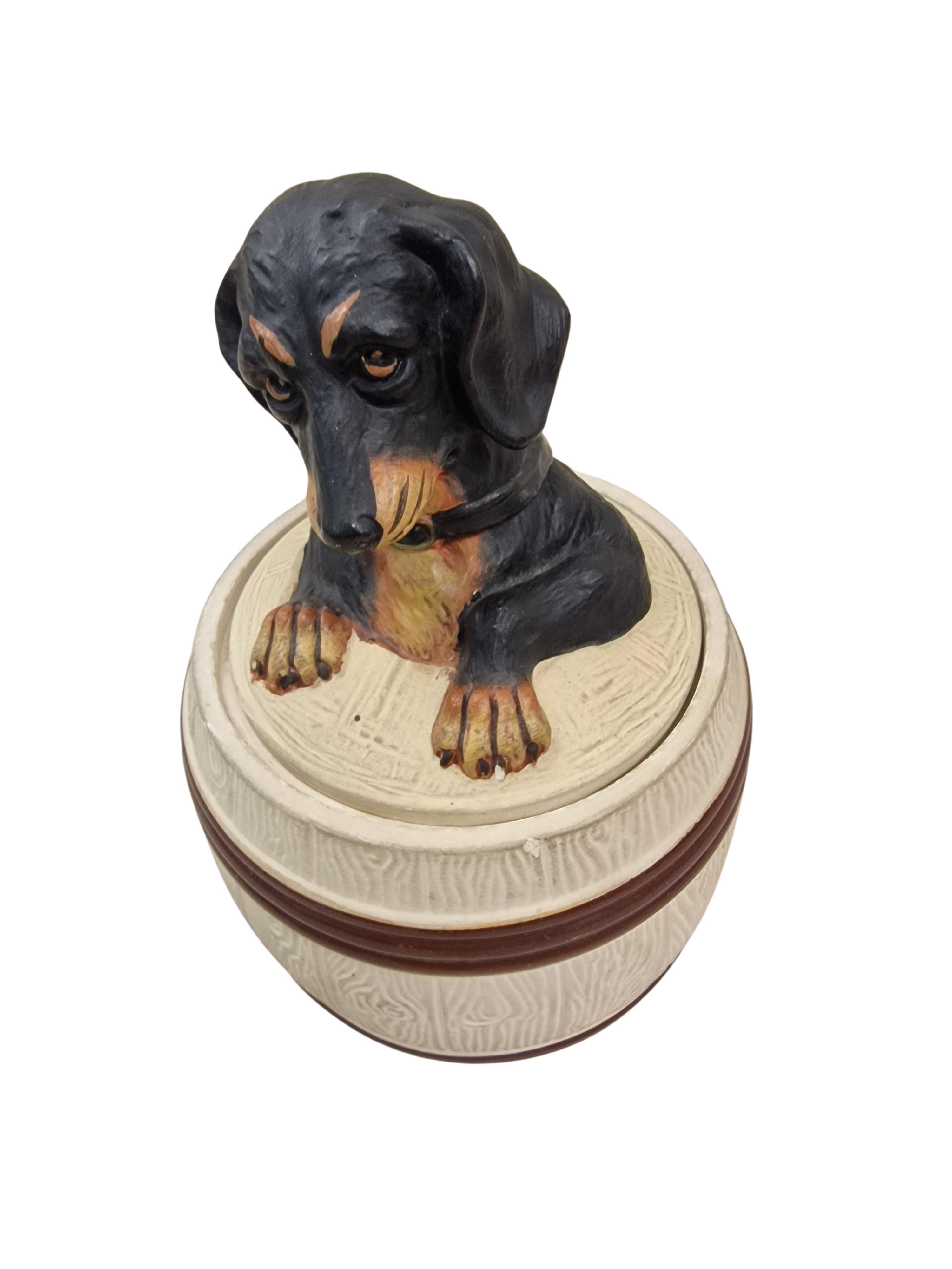 Charming tobacco box tin, Dachshund dog, 1920er Art Deco, Johann Maresch Czech R For Sale 1