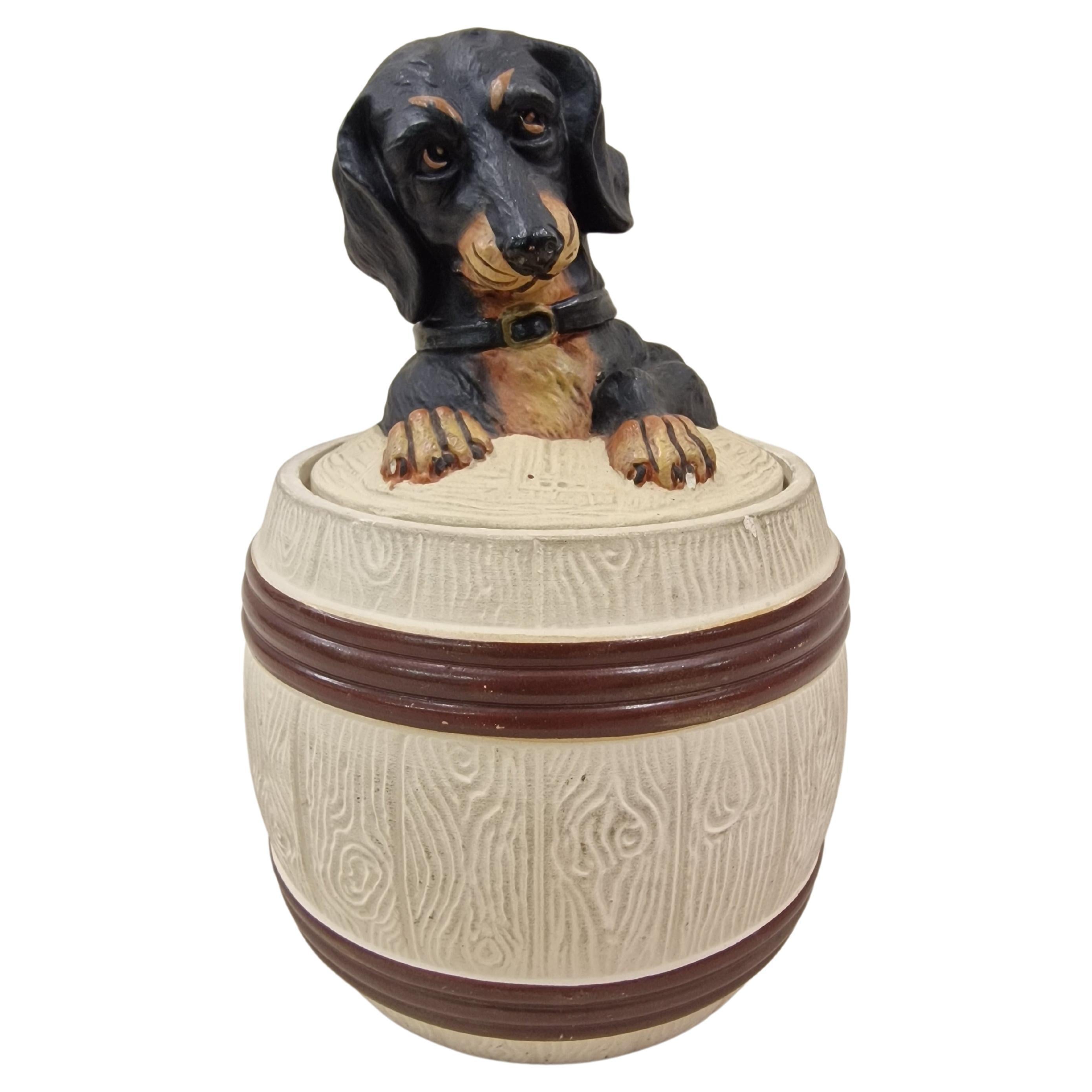 Charming tobacco box tin, Dachshund dog, 1920er Art Deco, Johann Maresch Czech R For Sale