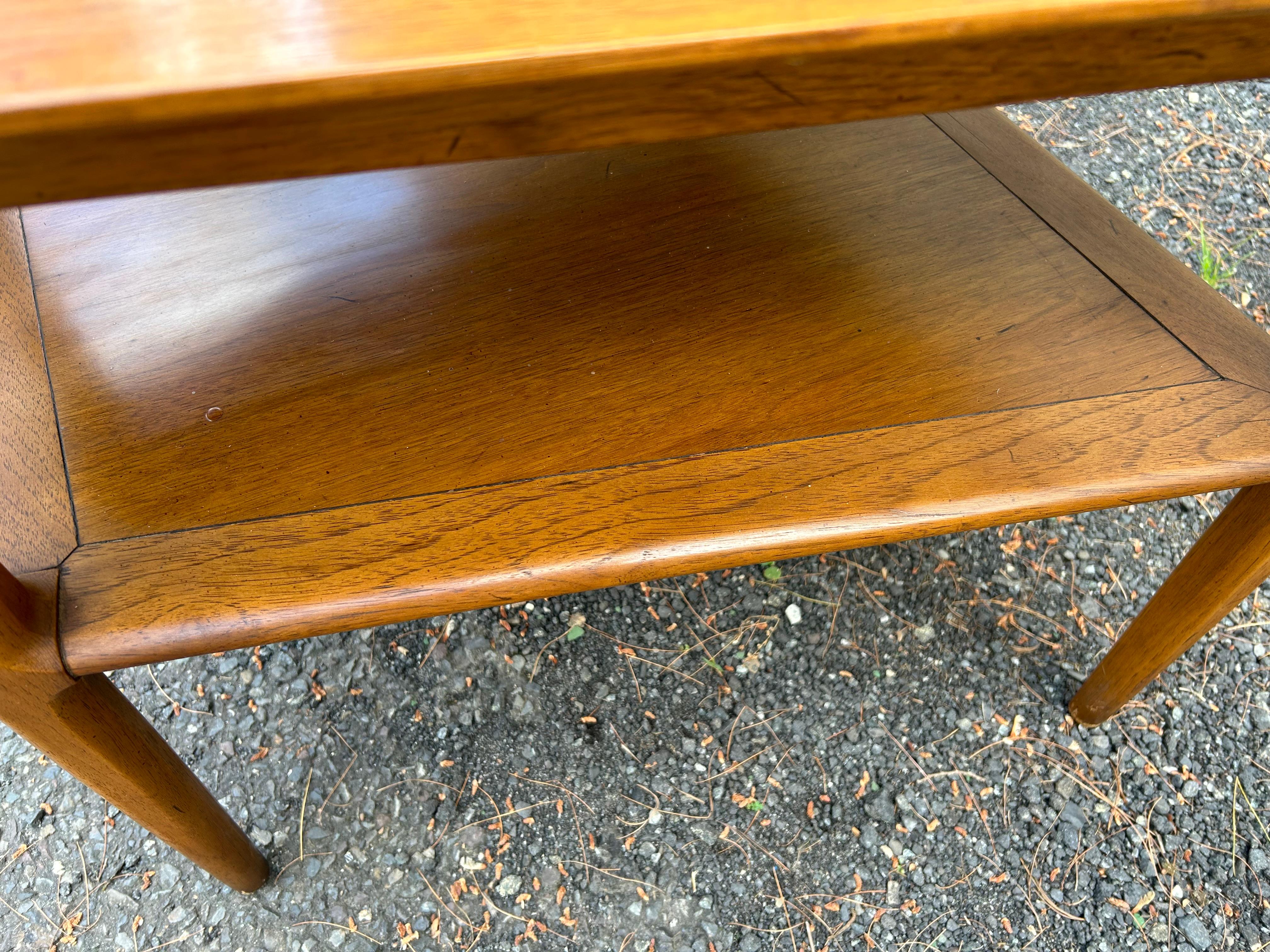 Charming Trapezoid Shaped Tomlinson Sophisticate Side/End Table Mid-Century For Sale 3