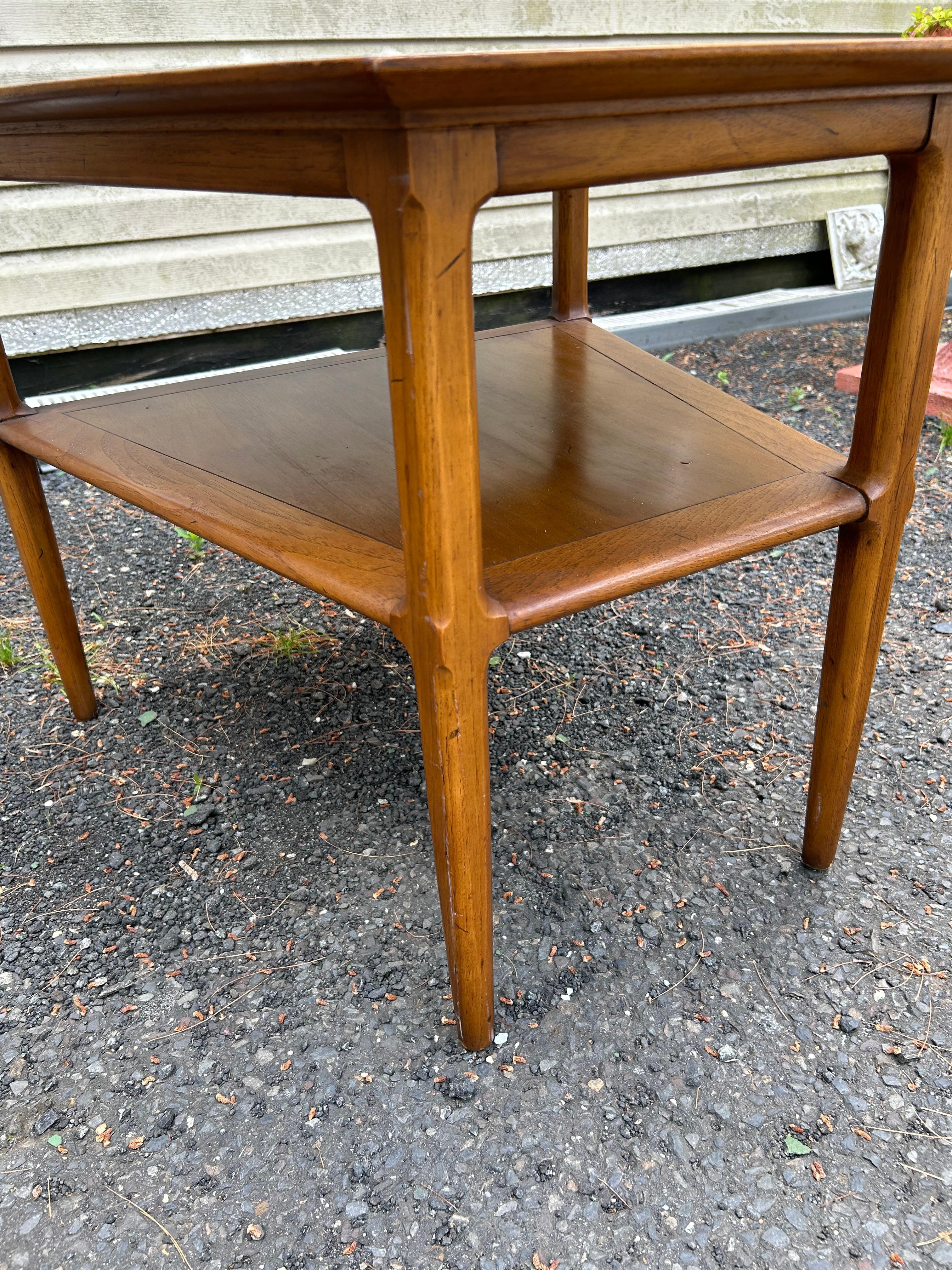Mid-20th Century Charming Trapezoid Shaped Tomlinson Sophisticate Side/End Table Mid-Century For Sale