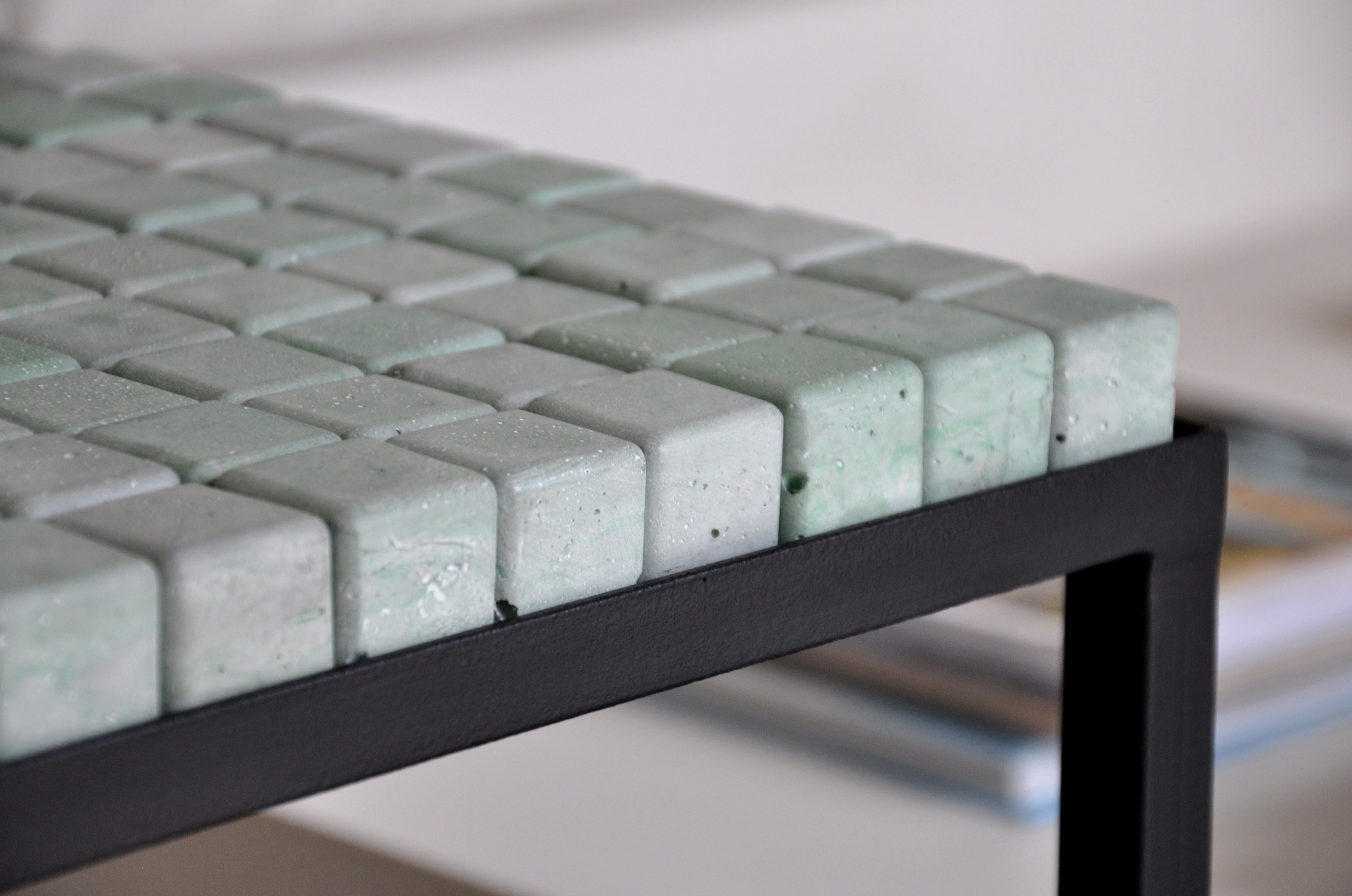 XXIe siècle et contemporain Table contemporaine minimaliste à cubes en béton, pièce unique de Miriam Loellmann en vente