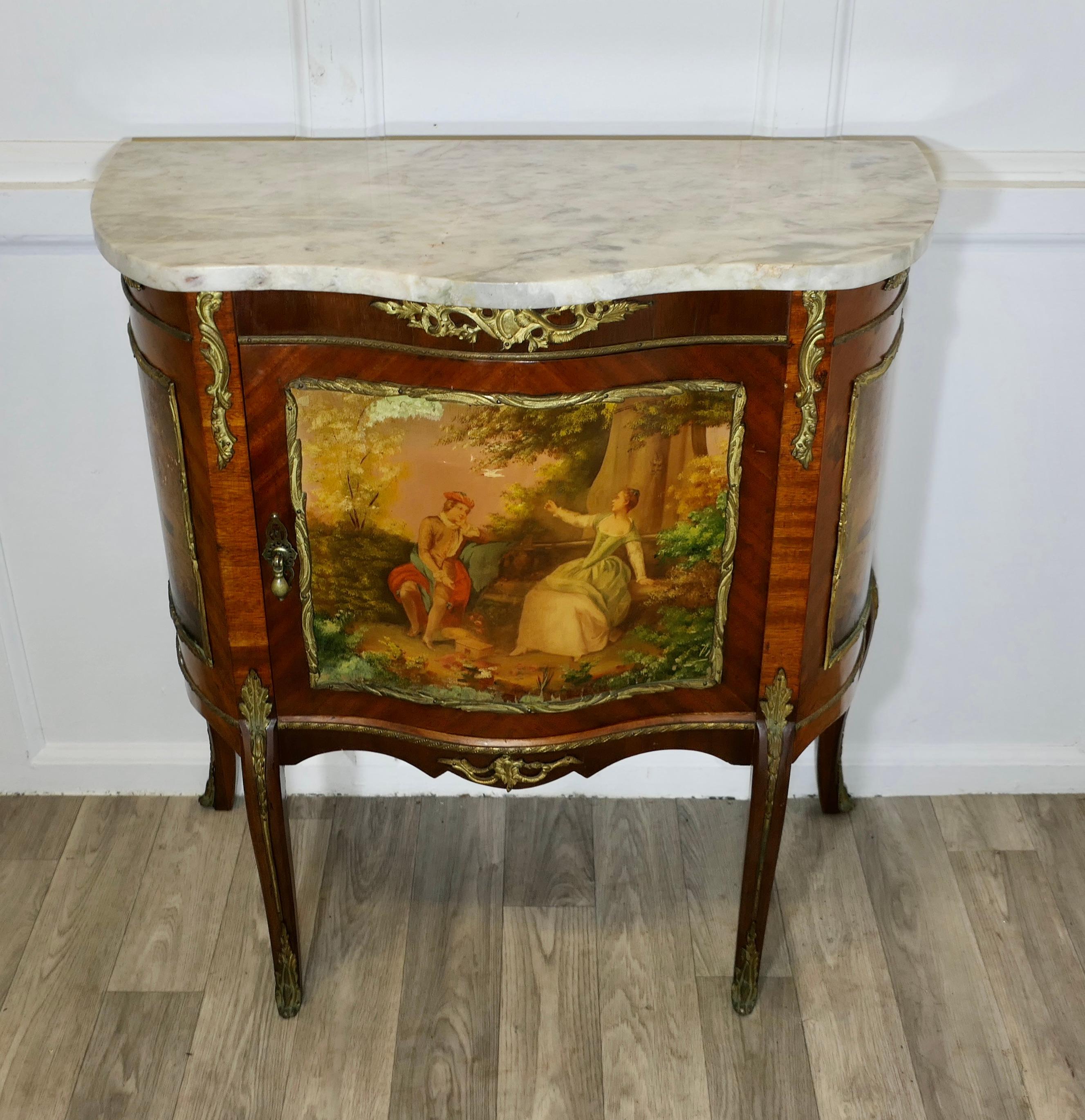 Encantador mueble auxiliar o de música Vernis Martin Provincial francés en venta