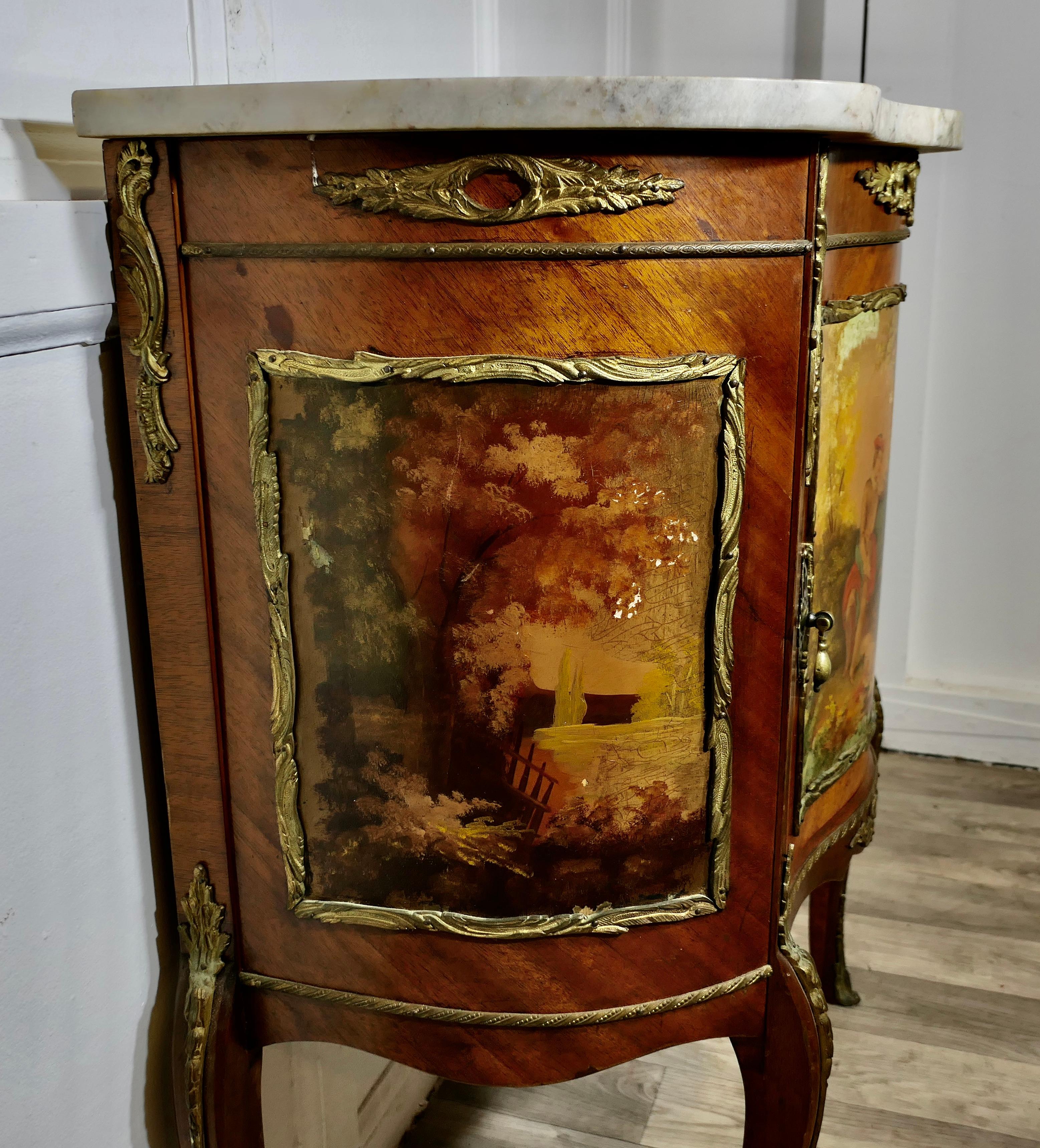 Encantador mueble auxiliar o de música Vernis Martin Nogal en venta