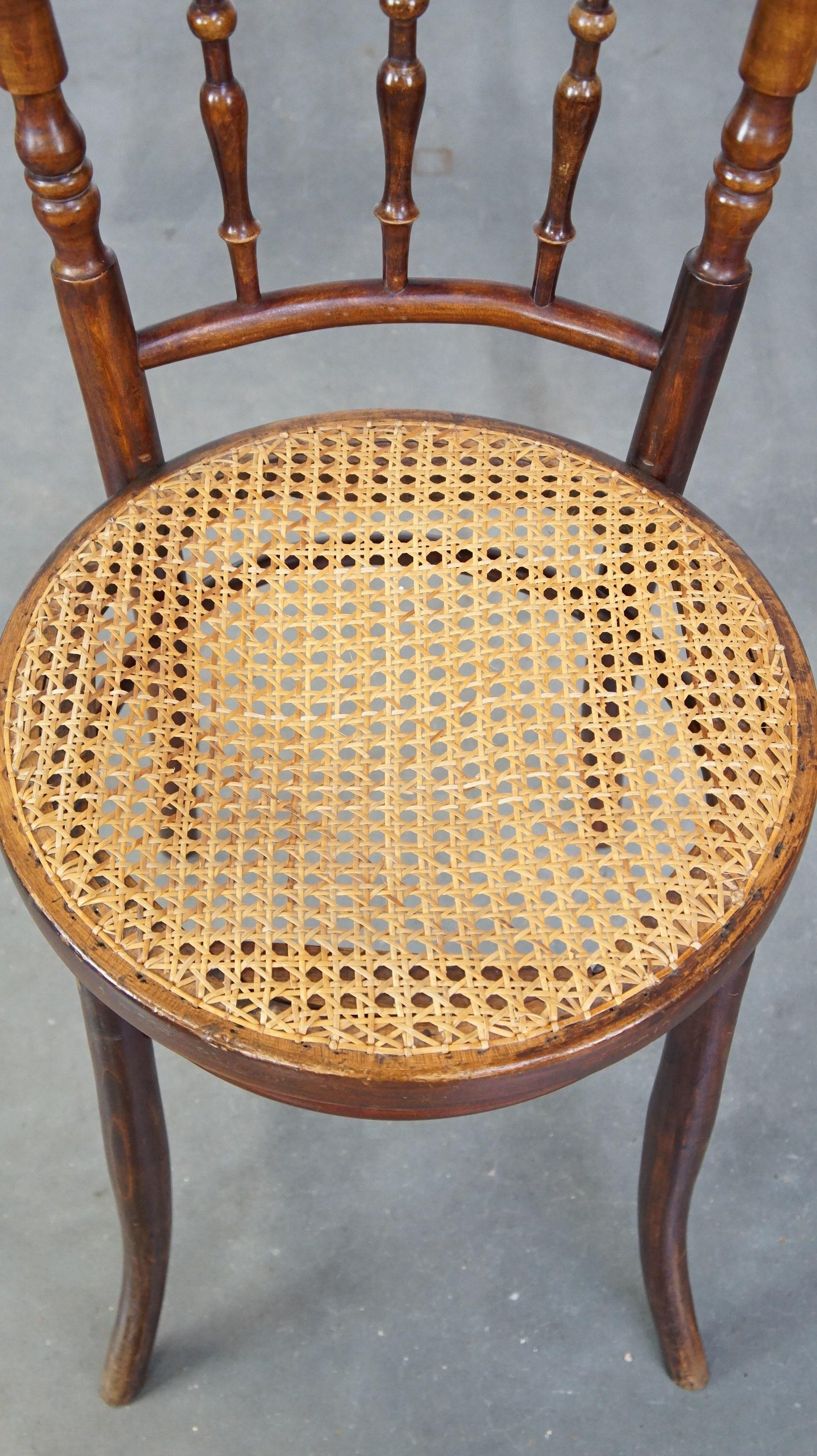 Charmanter, sehr eleganter Vintage-Esszimmer-/Bistrostuhl im Thonet-Design (20. Jahrhundert) im Angebot