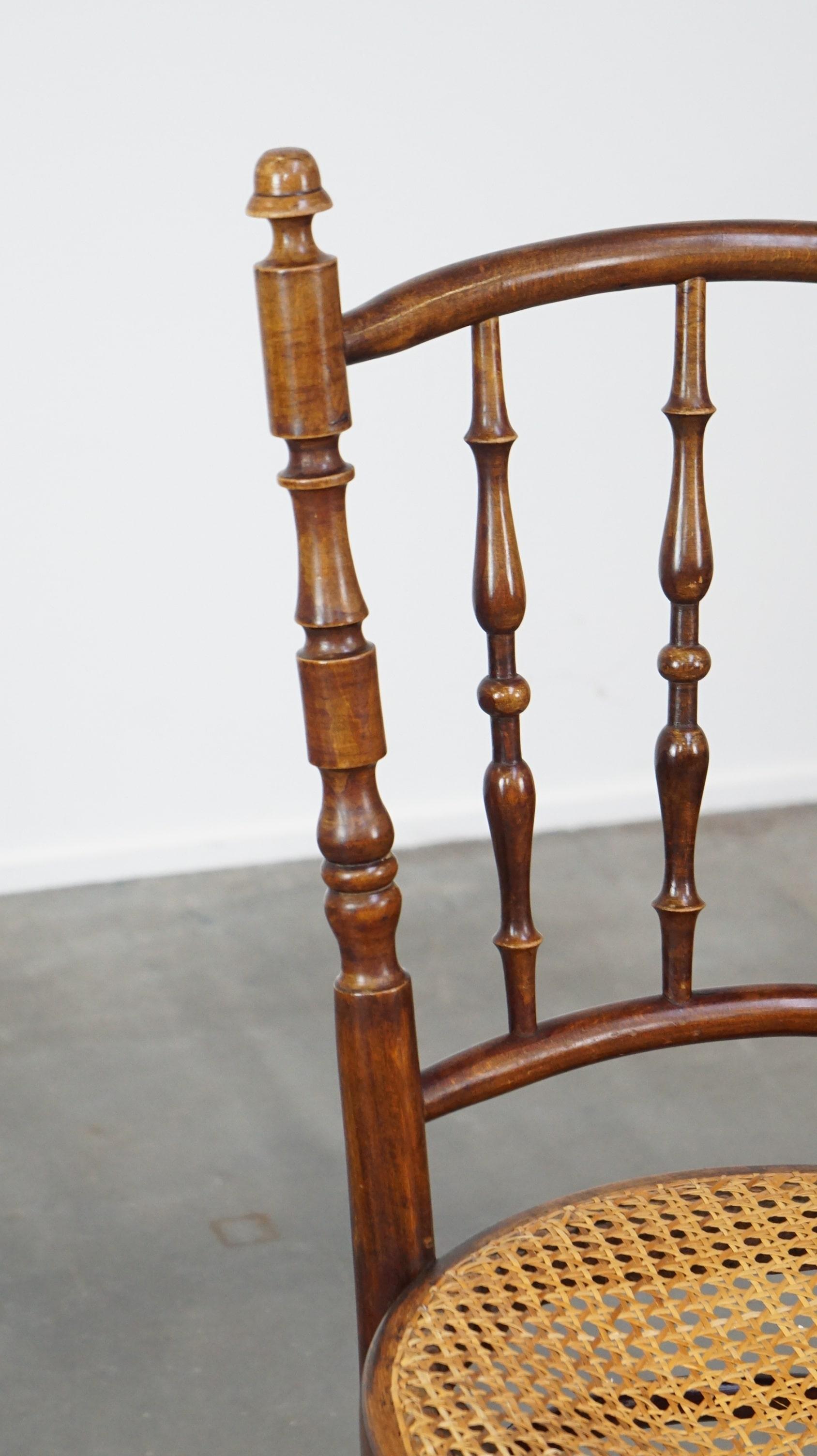 Charmanter, sehr eleganter Vintage-Esszimmer-/Bistrostuhl im Thonet-Design (Rattan) im Angebot