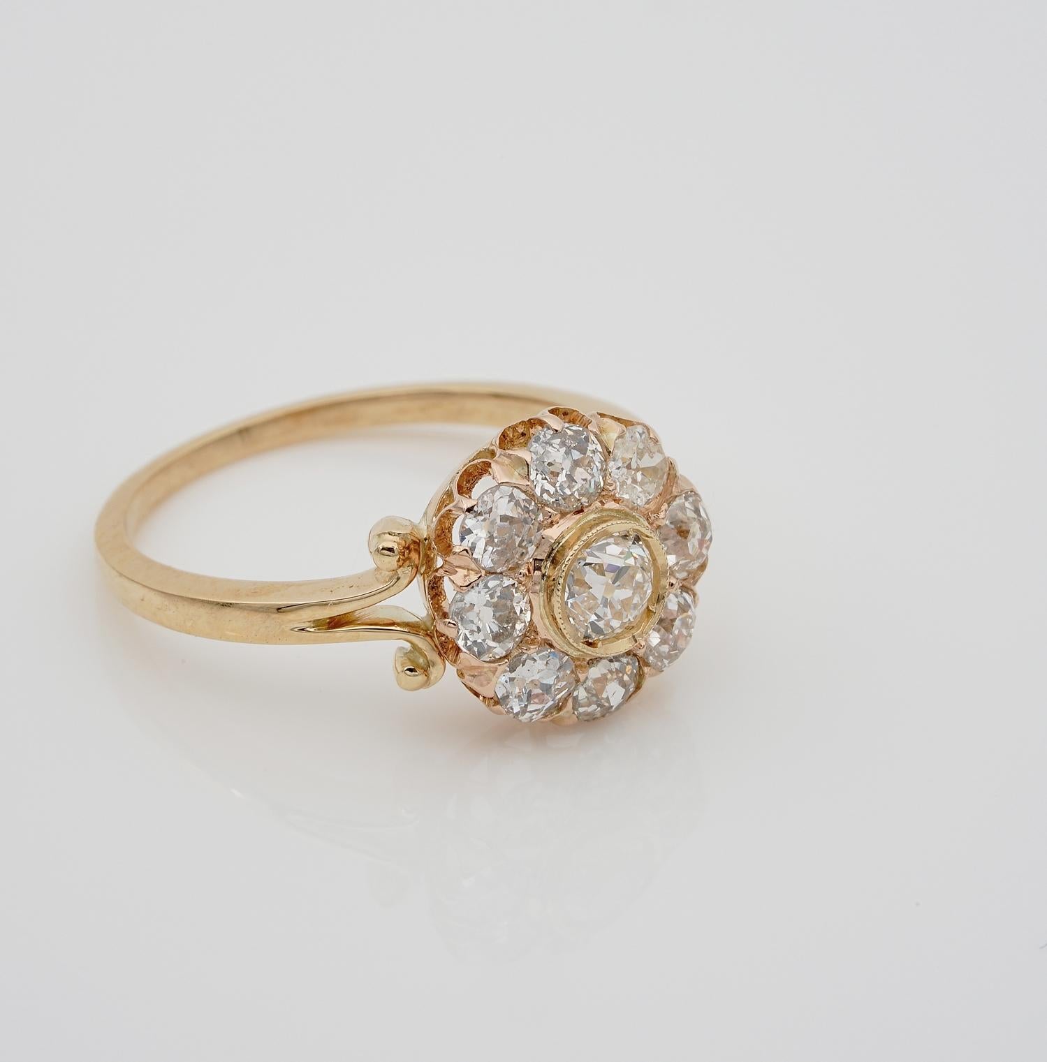 Charming Victorian 2.00 Carat Old Mine Diamond Quality Engagement Cluster Ring In Good Condition In Napoli, IT