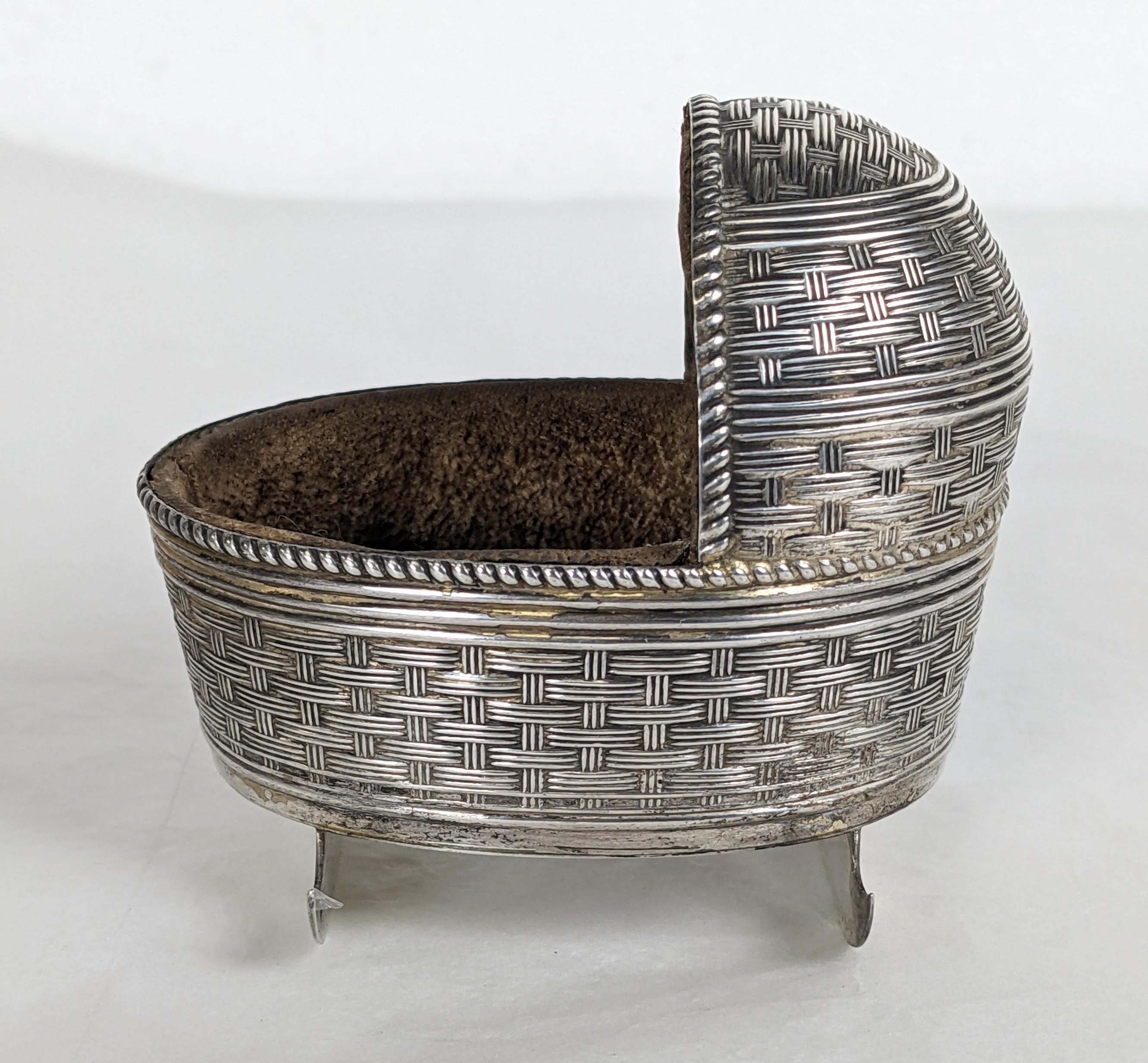 Charmante viktorianische Sterling Babywiege (Schwarz) im Angebot