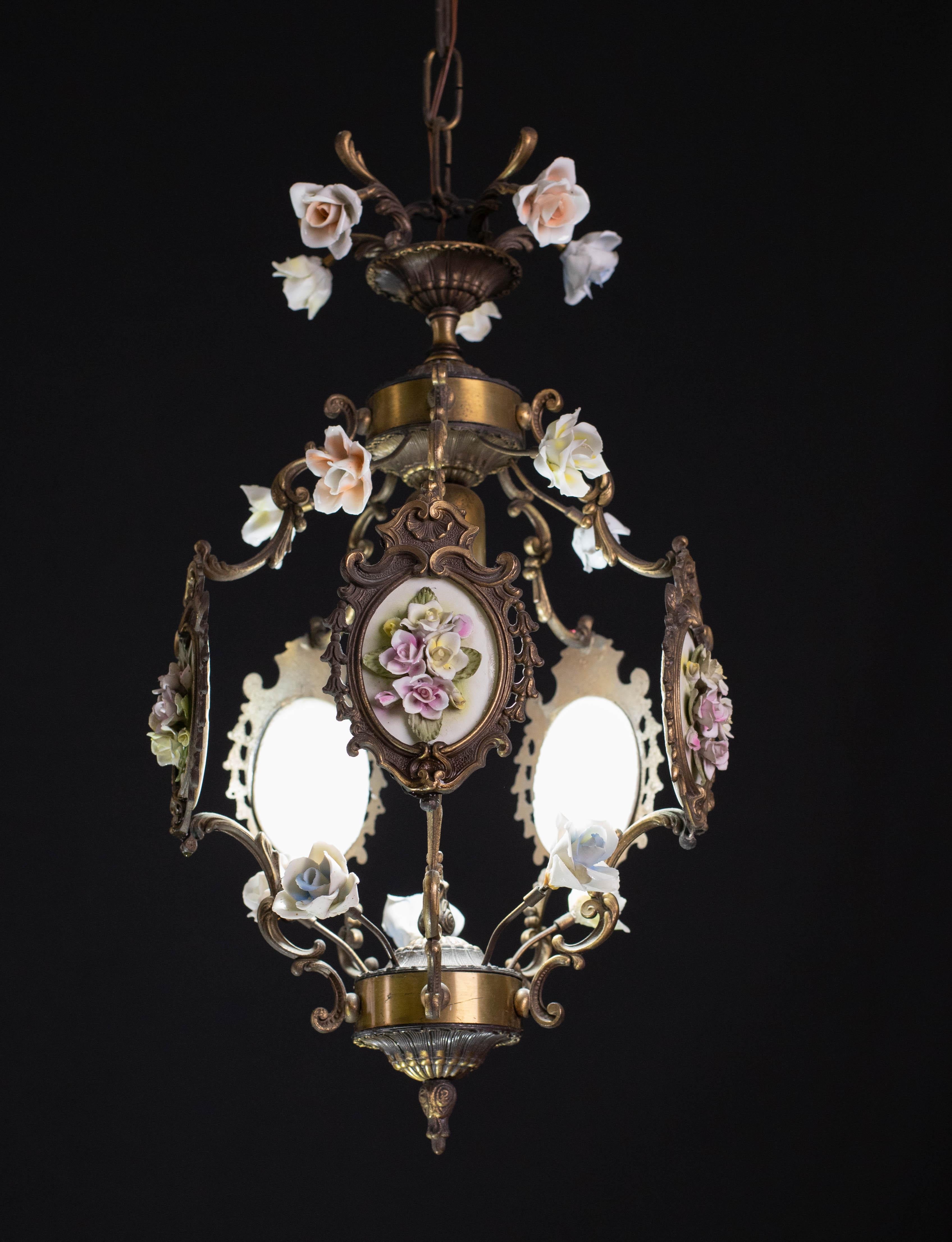 Charmant lustre à fleurs italien en céramique de style art nouveau, 1970 Bon état - En vente à Roma, IT