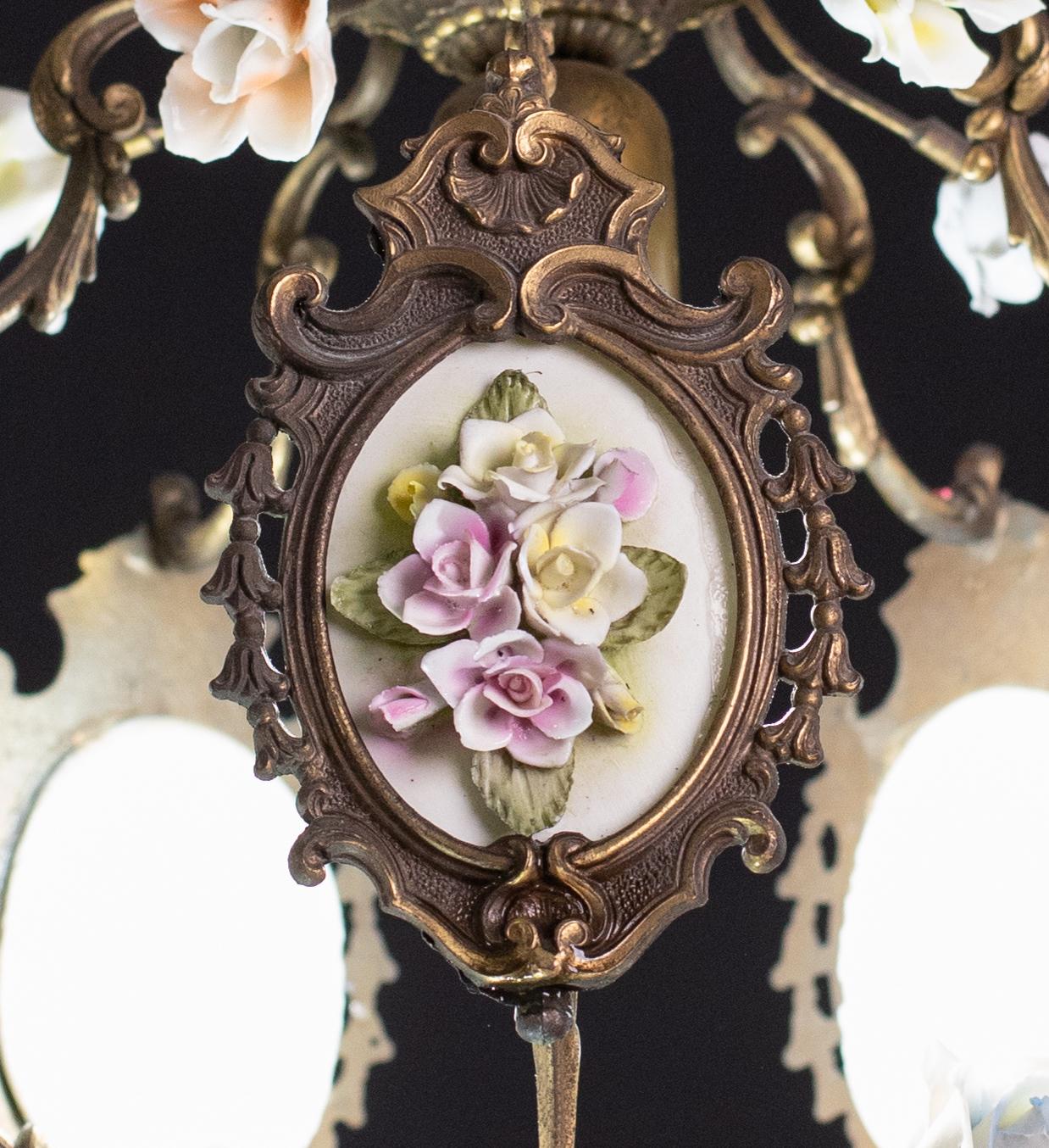 Fin du 20e siècle Charmant lustre à fleurs italien en céramique de style art nouveau, 1970 en vente