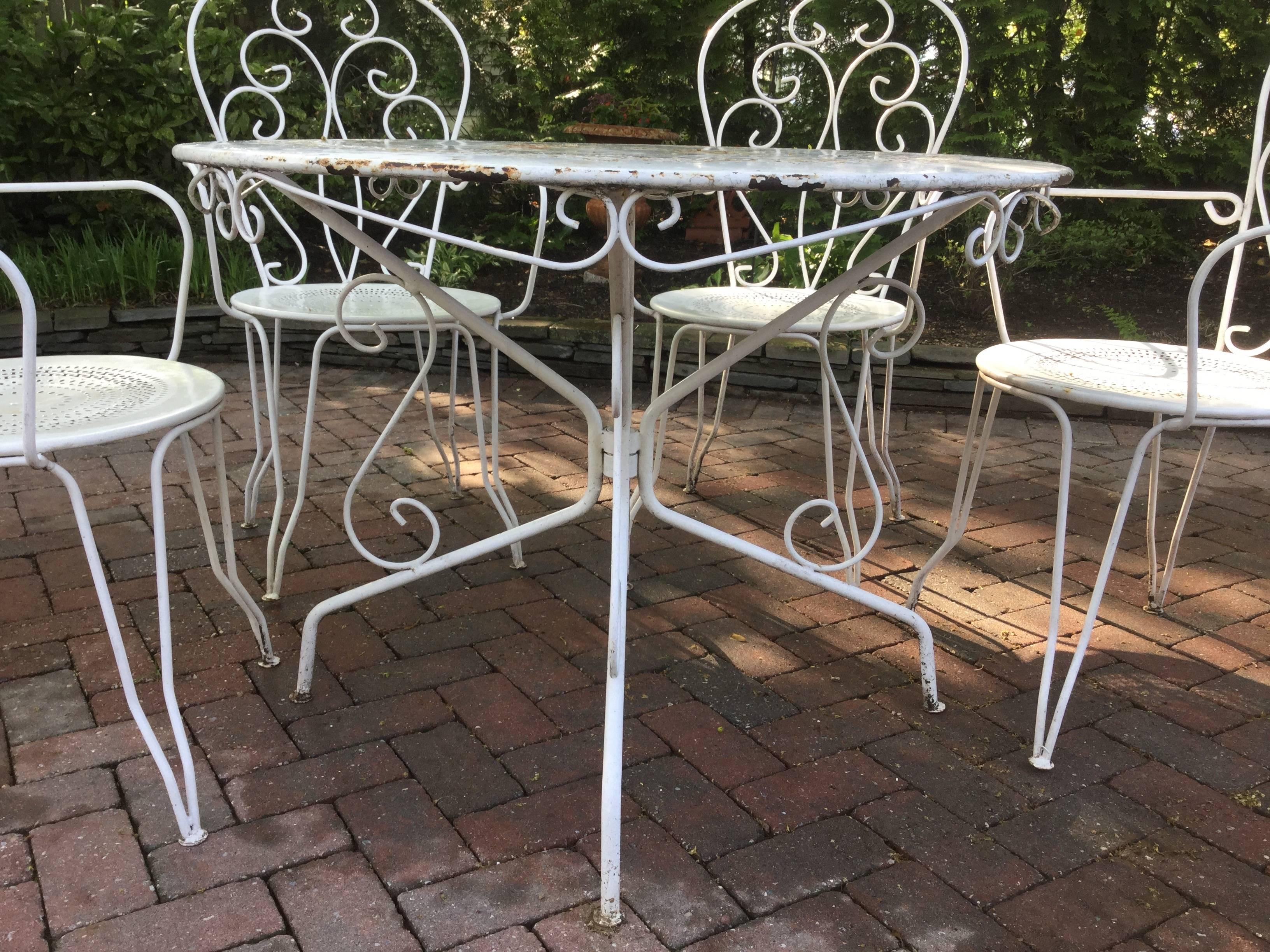 Charming Vintage French Bistro Dining Table and Chairs In Good Condition In Hopewell, NJ