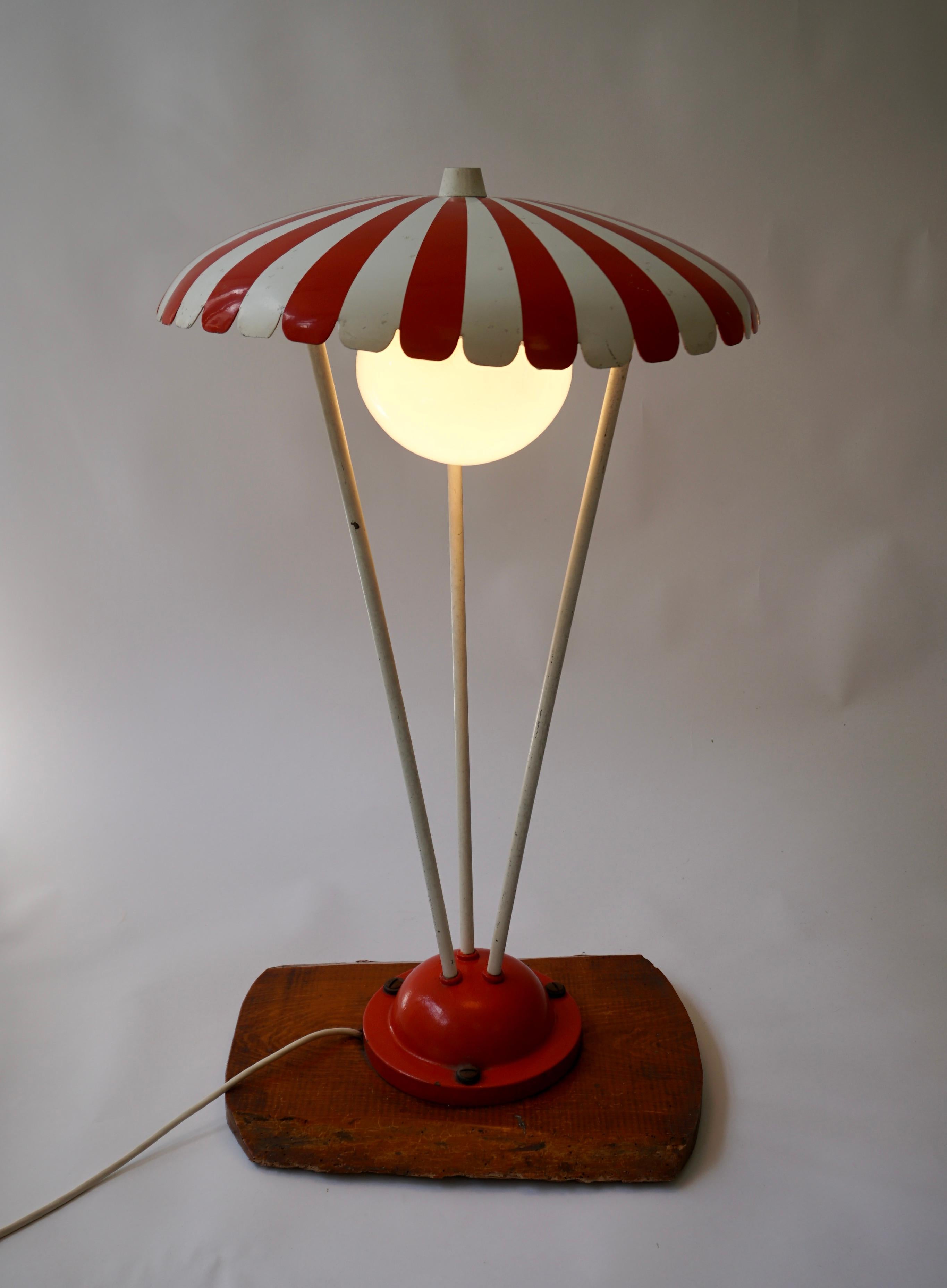 Mid-Century Modern Charming Vintage Garden Lamp from the 1950s - Red and White For Sale