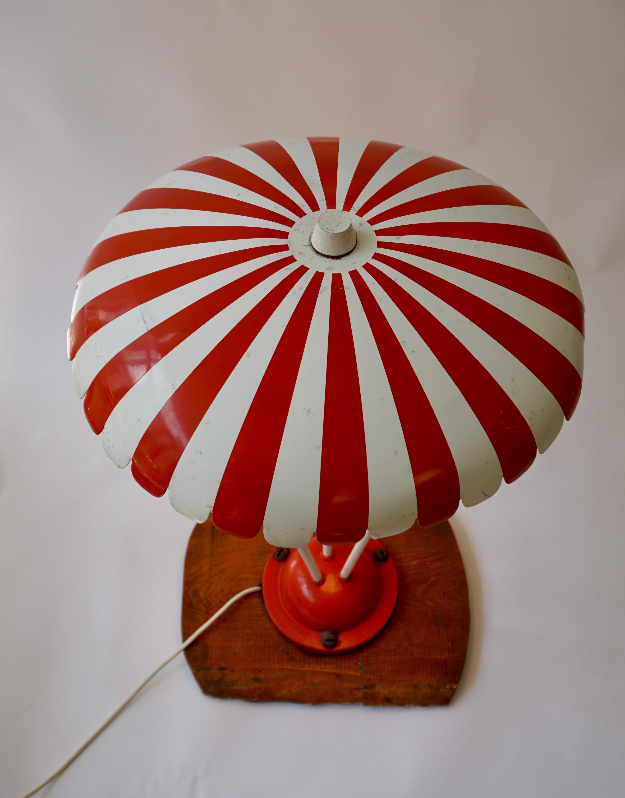 Charming Vintage Garden Lamp from the 1950s - Red and White For Sale 1