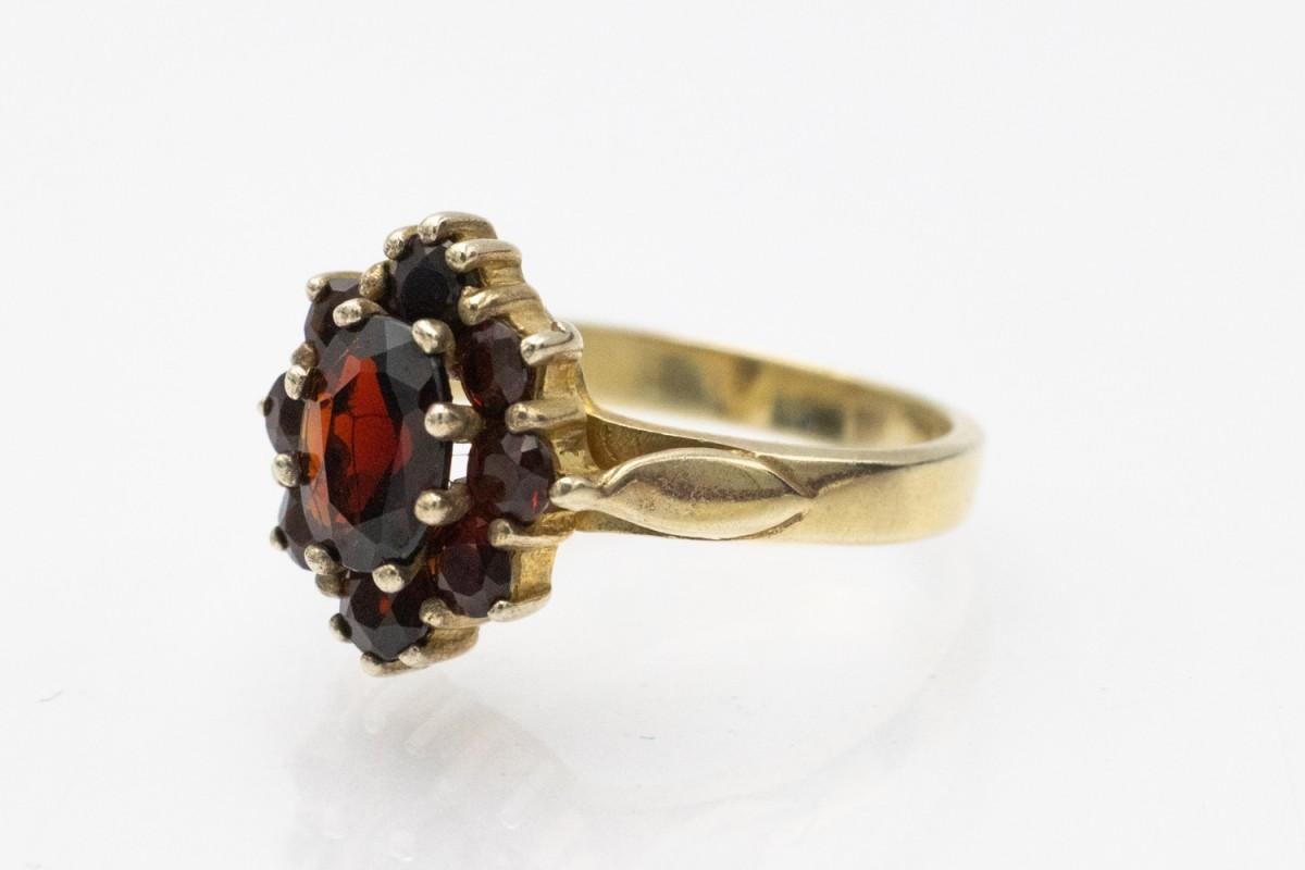 Idea regalo - Elegante anello con granato vintage placcato in oro

Un affascinante anello placcato in oro con granati naturali di colore rosso intenso.

Dimensioni dell'elemento decorativo: 1,7 x 1,6 cm.

Dimensione: 11 (51)

Origine: Germania,