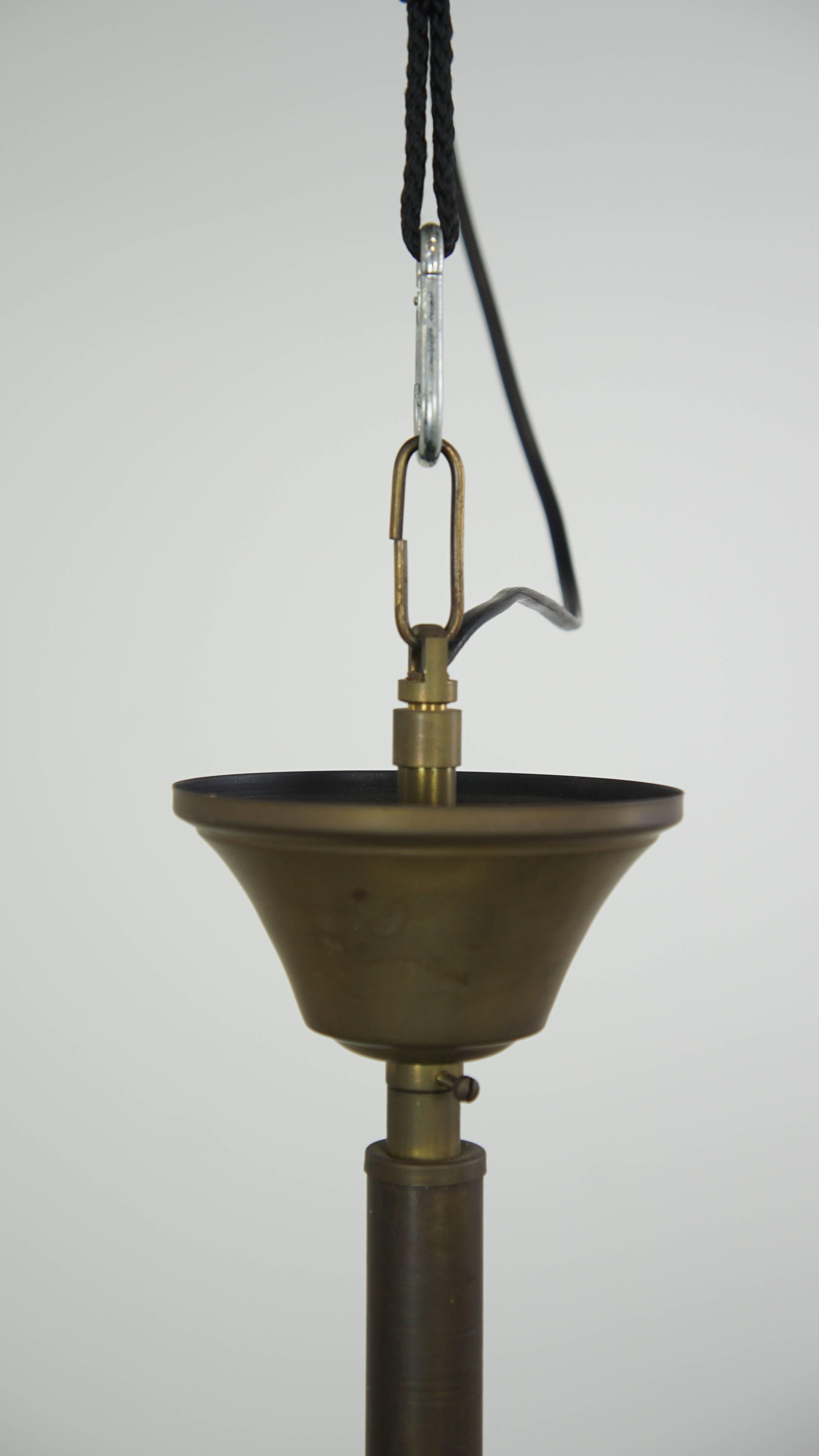 Metallo Incantevole lampada a sospensione/soffitto a globo in vetro d'epoca, vetro lattimo in stile Art Deco in vendita