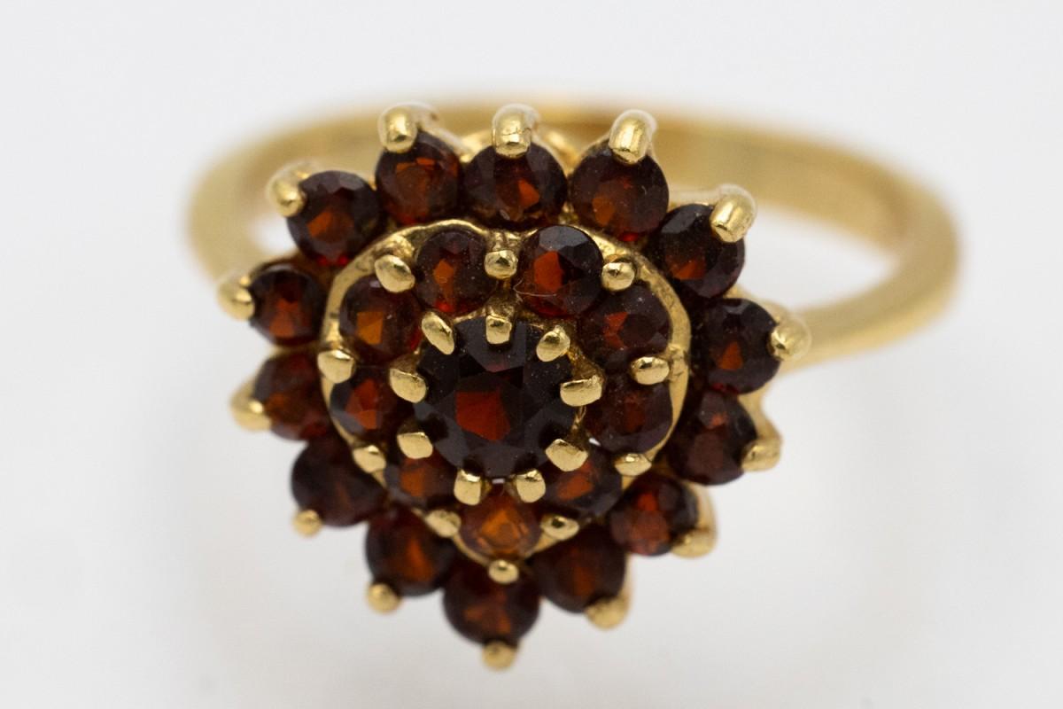 Incantevole anello con granato a cuore vintage In condizioni buone in vendita a Chorzów, PL