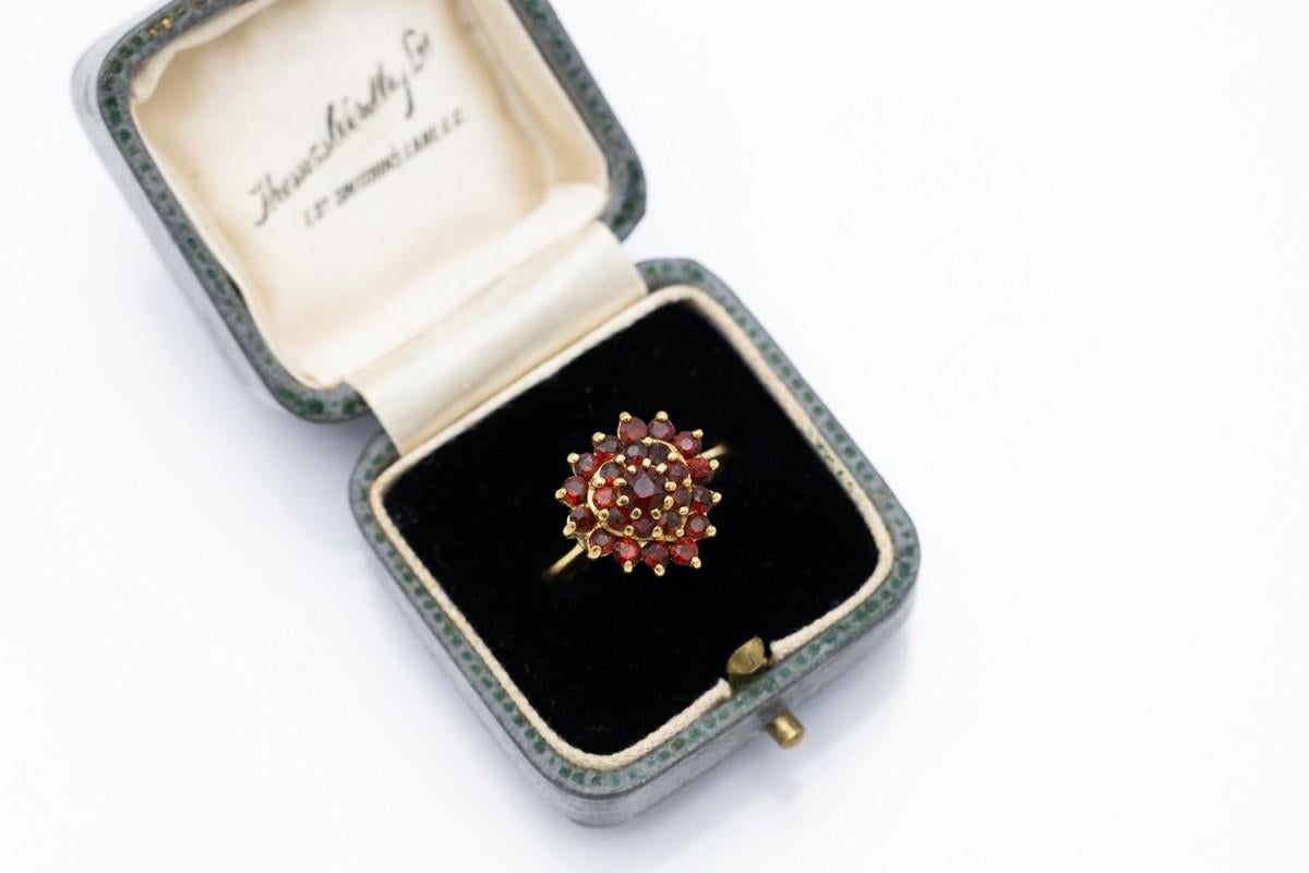 Incantevole anello con granato a cuore vintage in vendita 1