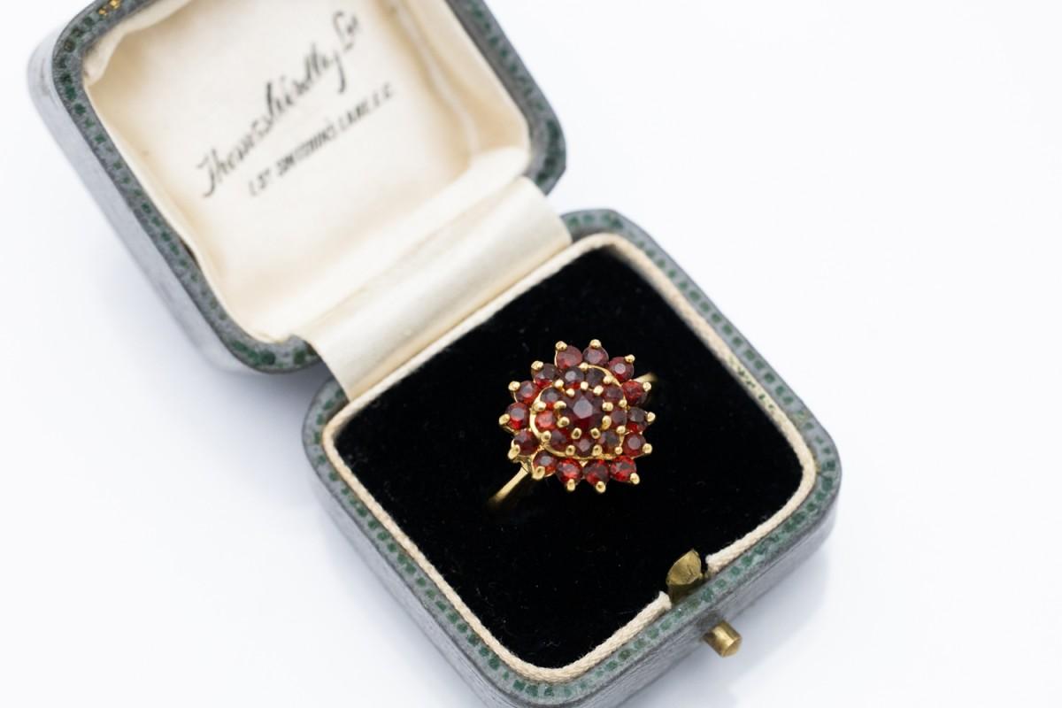 Incantevole anello con granato a cuore vintage in vendita 2