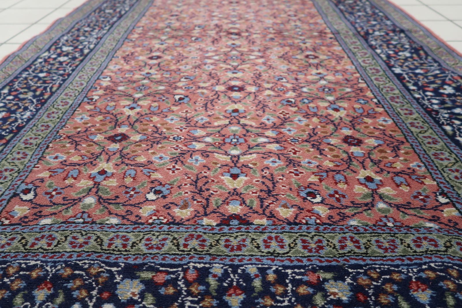 Charming Vintage Indian Agra Rug from the 1960s - 1C1081 For Sale 4