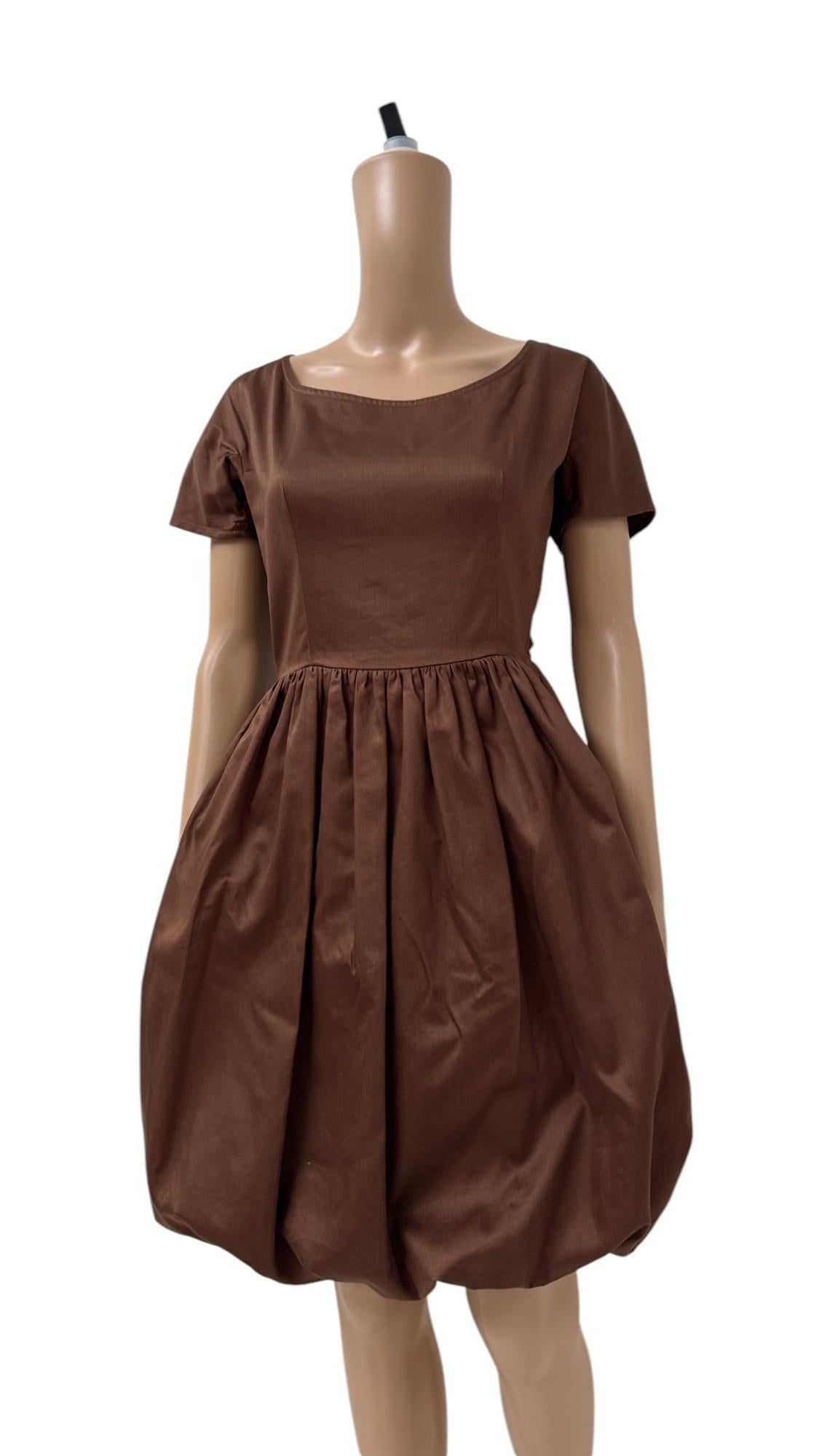 Charming Vintage Italian Balloon Dress with Bow-Back Closure Herren im Angebot
