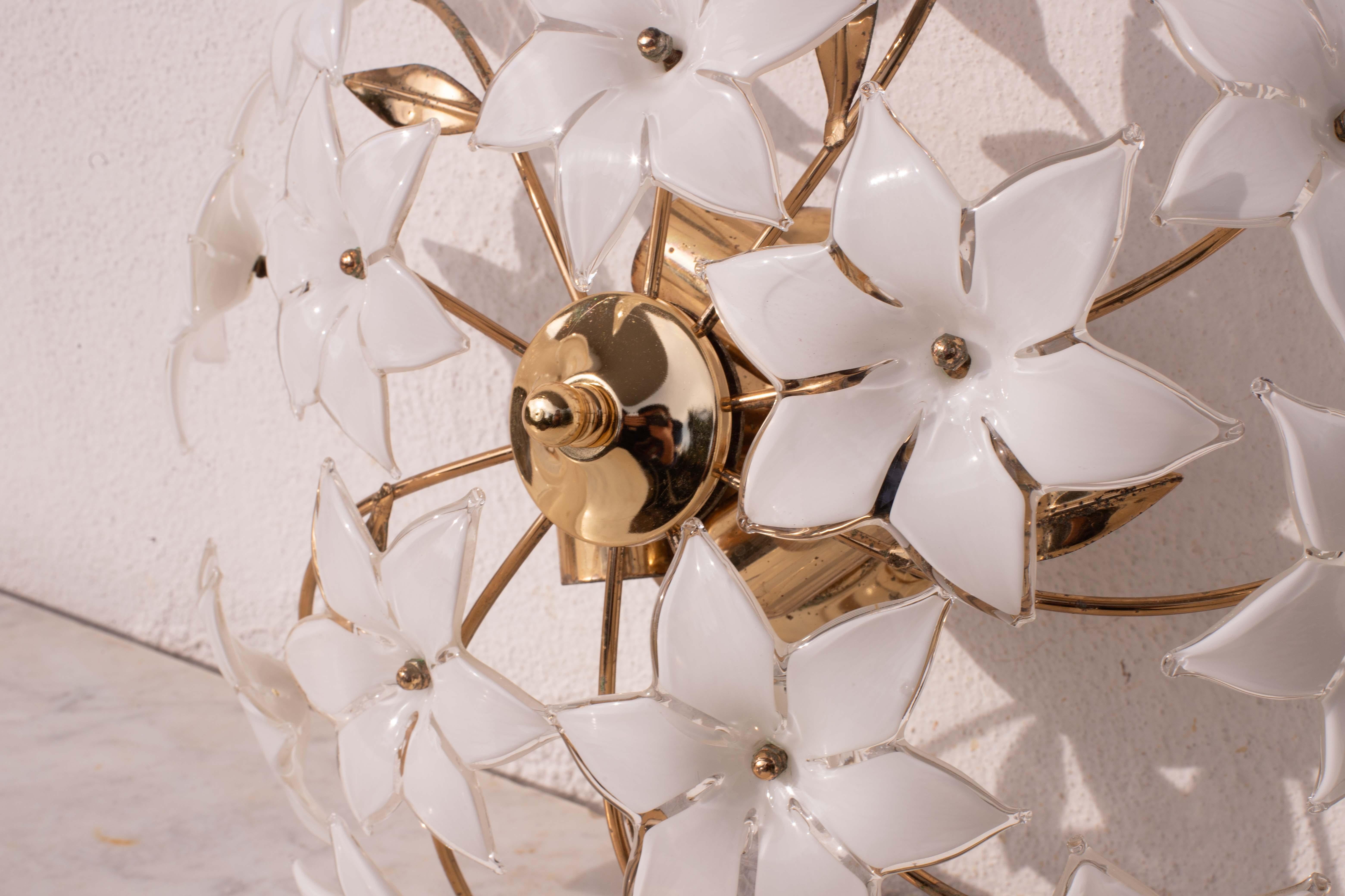 Charming Vintage Murano Ceiling Light White Flowers, 1960s en vente 2