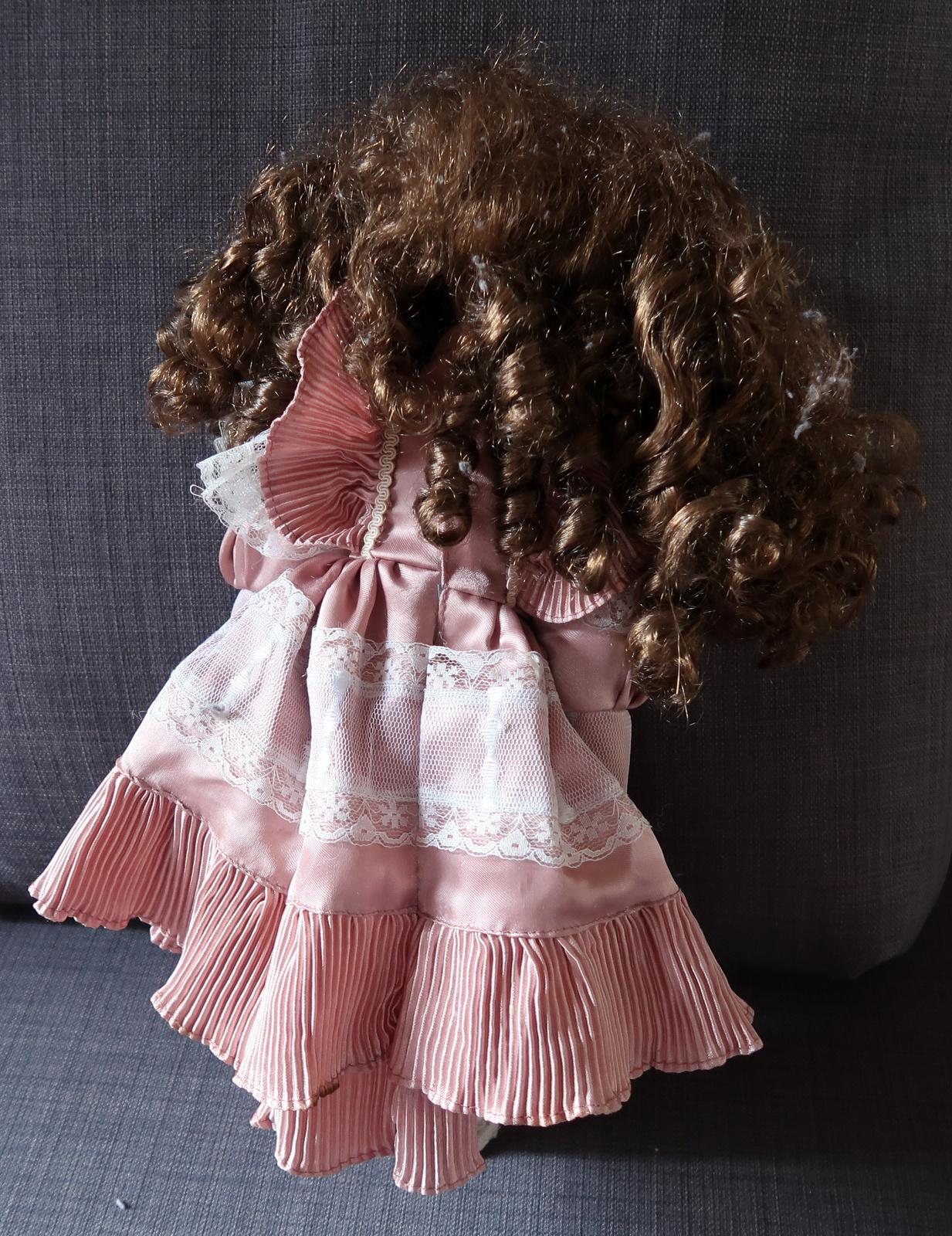 XX secolo Incantevole bambola di porcellana vintage - 42 cm, 20° secolo, bella in rosa - 2C01 in vendita