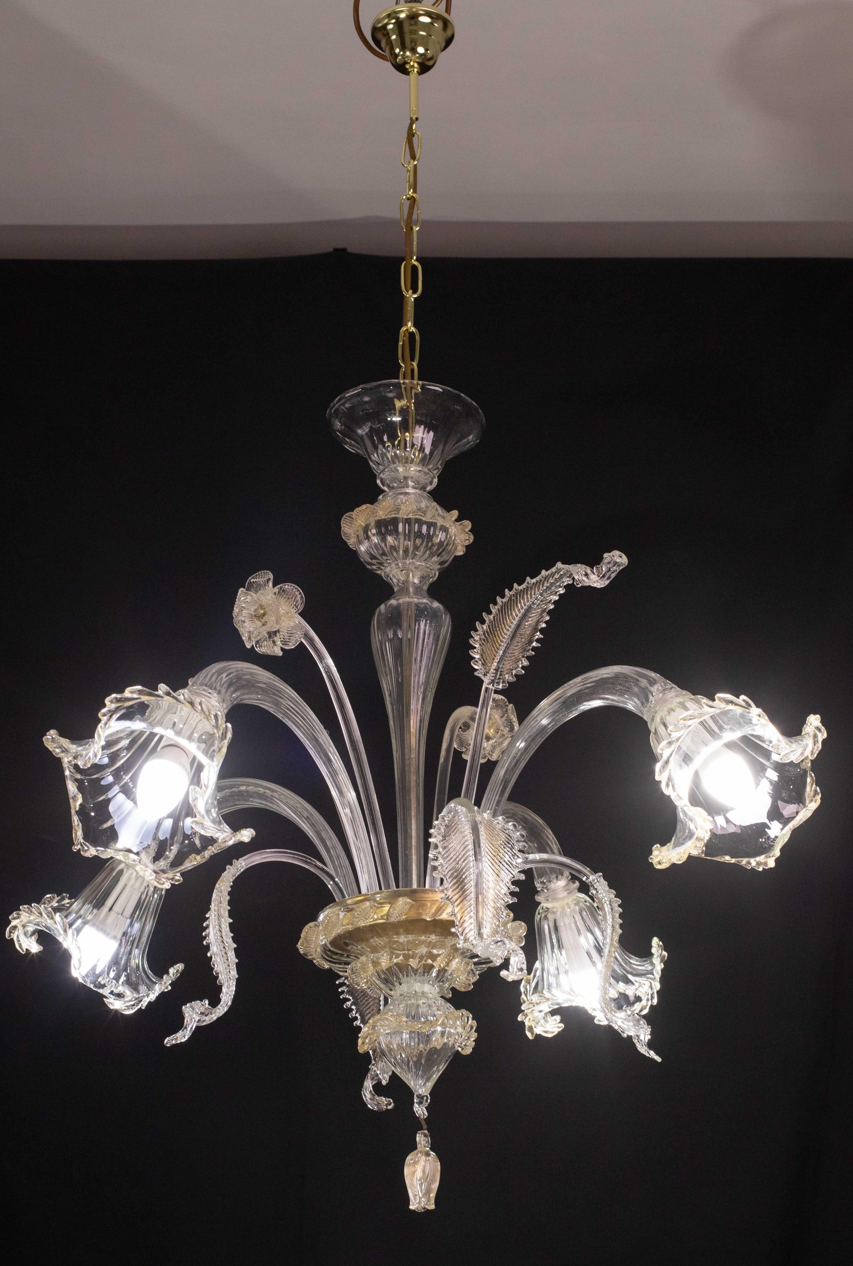 Fin du 20e siècle Charmant lustre vénitien vintage, verre de Murano transparent et doré, années 1970 en vente