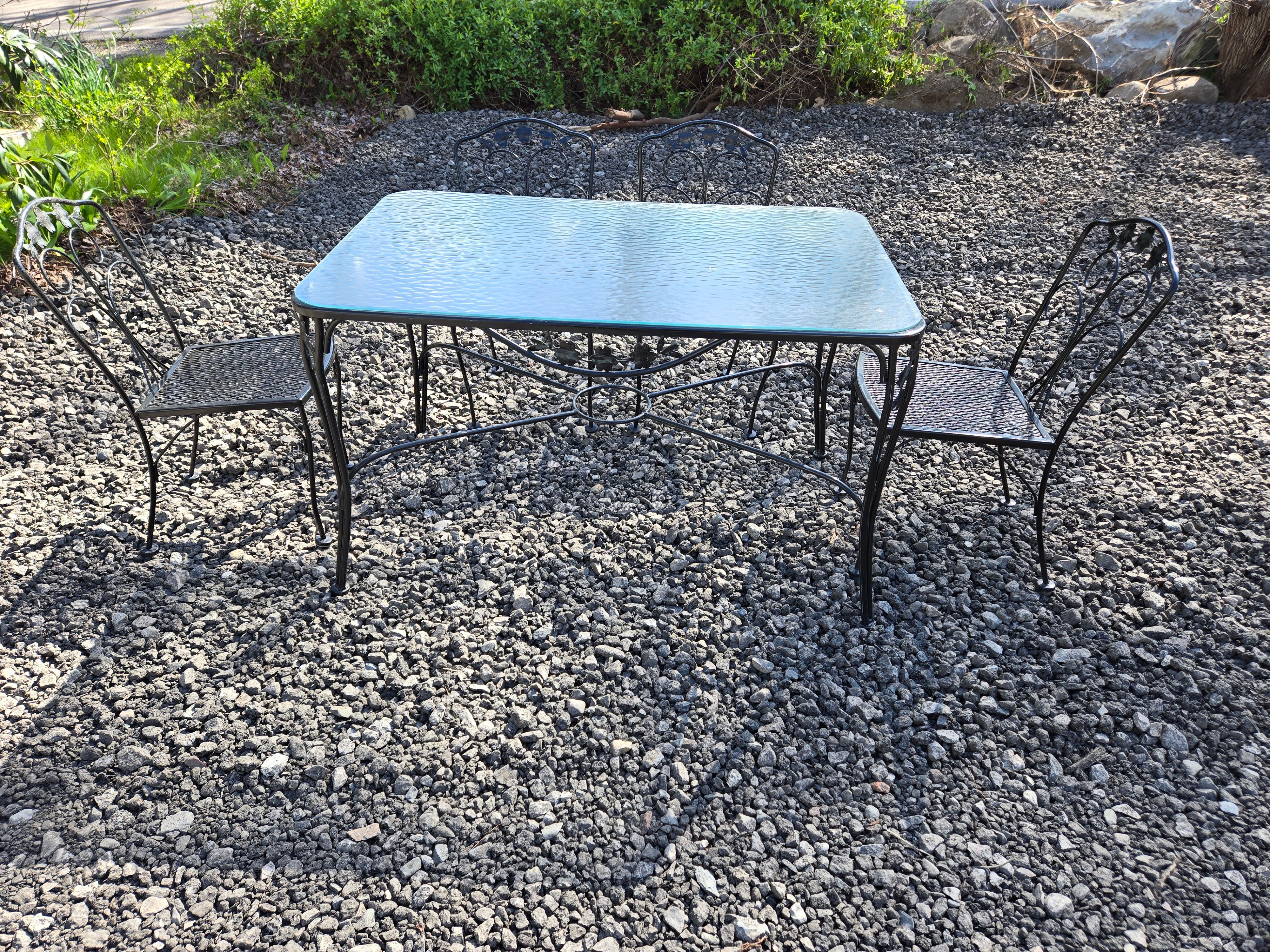 Mid-Century Modern Charming Vintage Wrought Iron Patio Seating For Sale