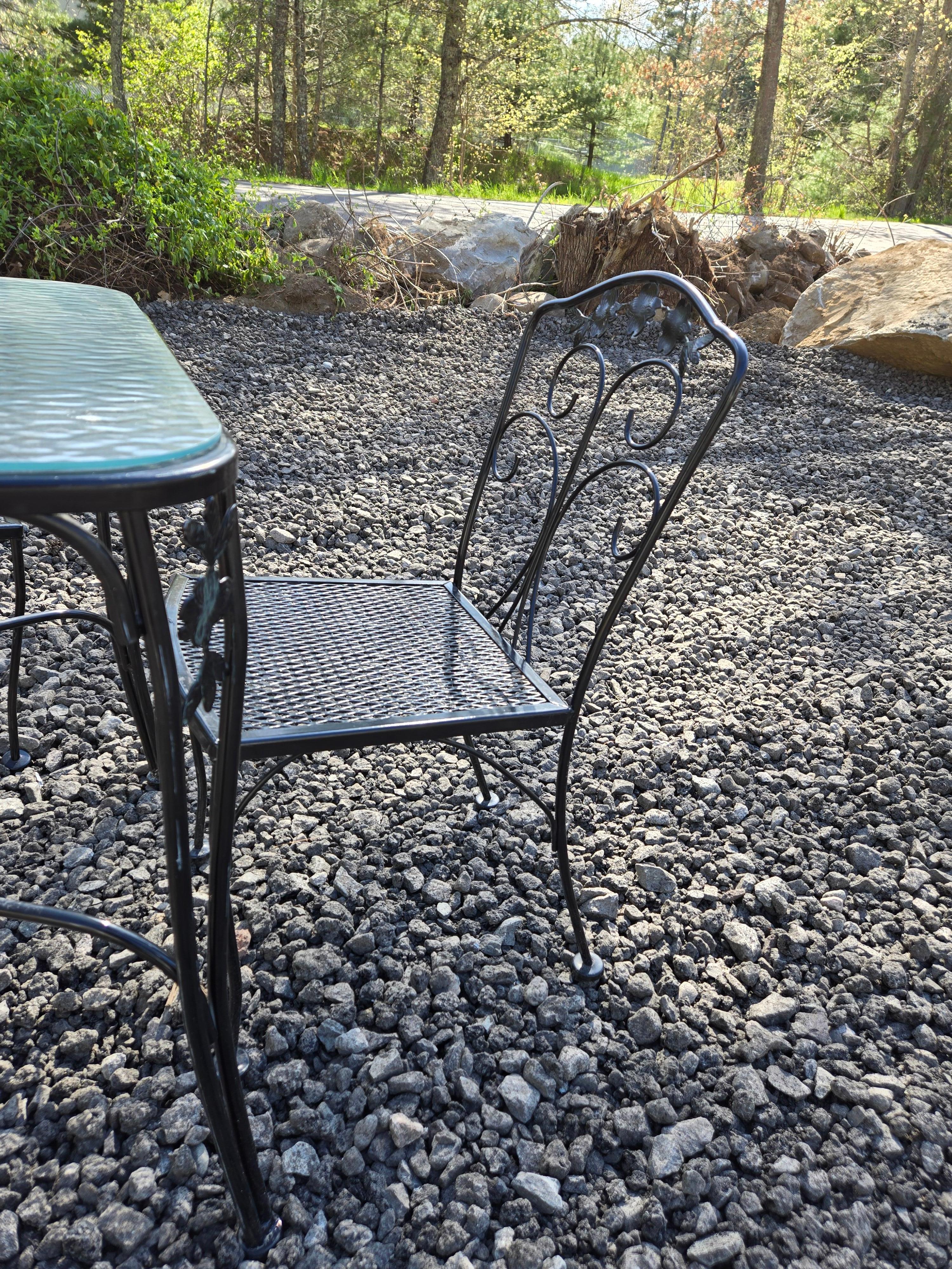 Charming Vintage Wrought Iron Patio Seating In Good Condition For Sale In Cumberland, RI