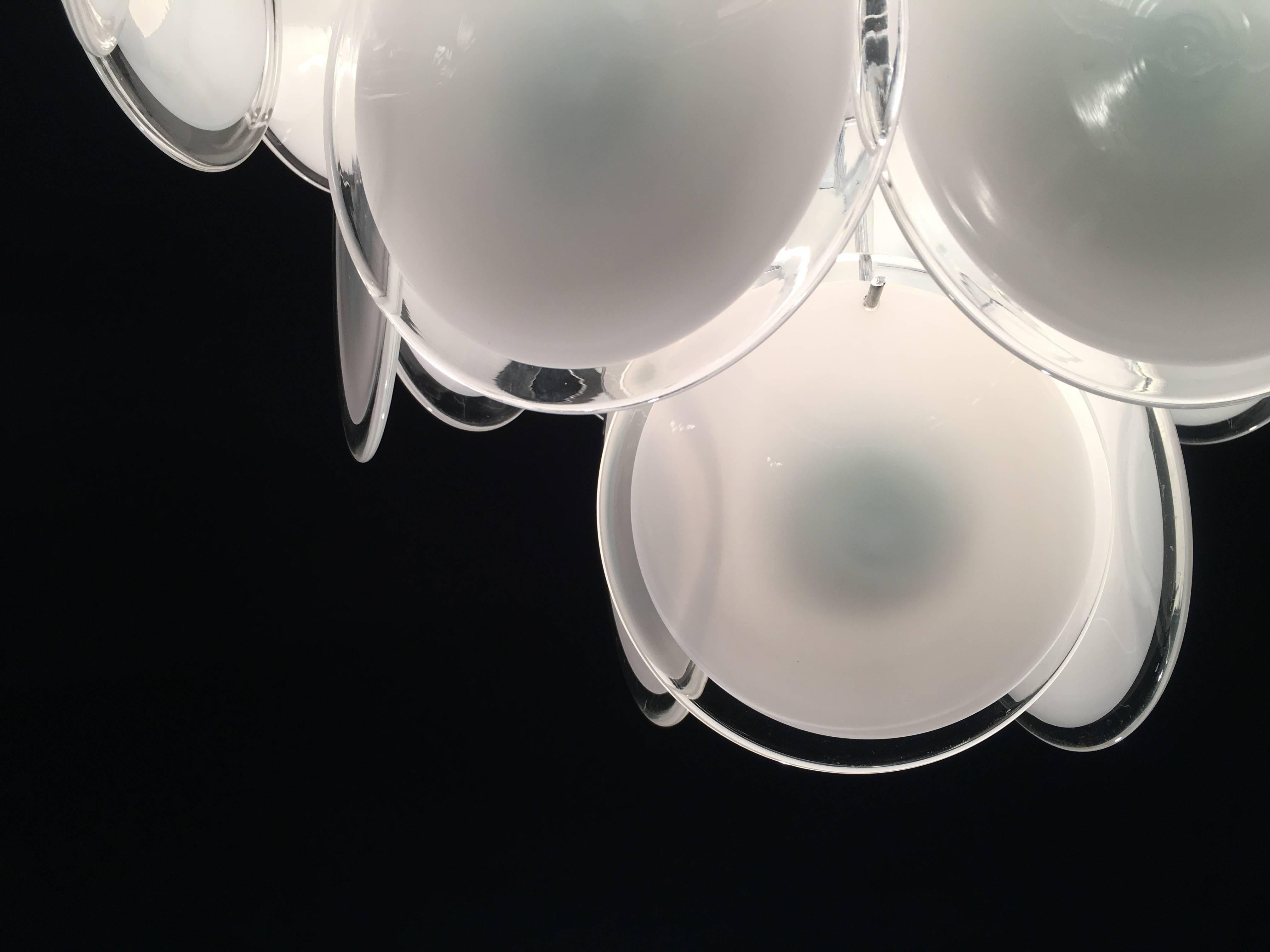 Mid-Century moderno Incantevole lampadario Vistosi a disco di Murano, anni '70 in vendita
