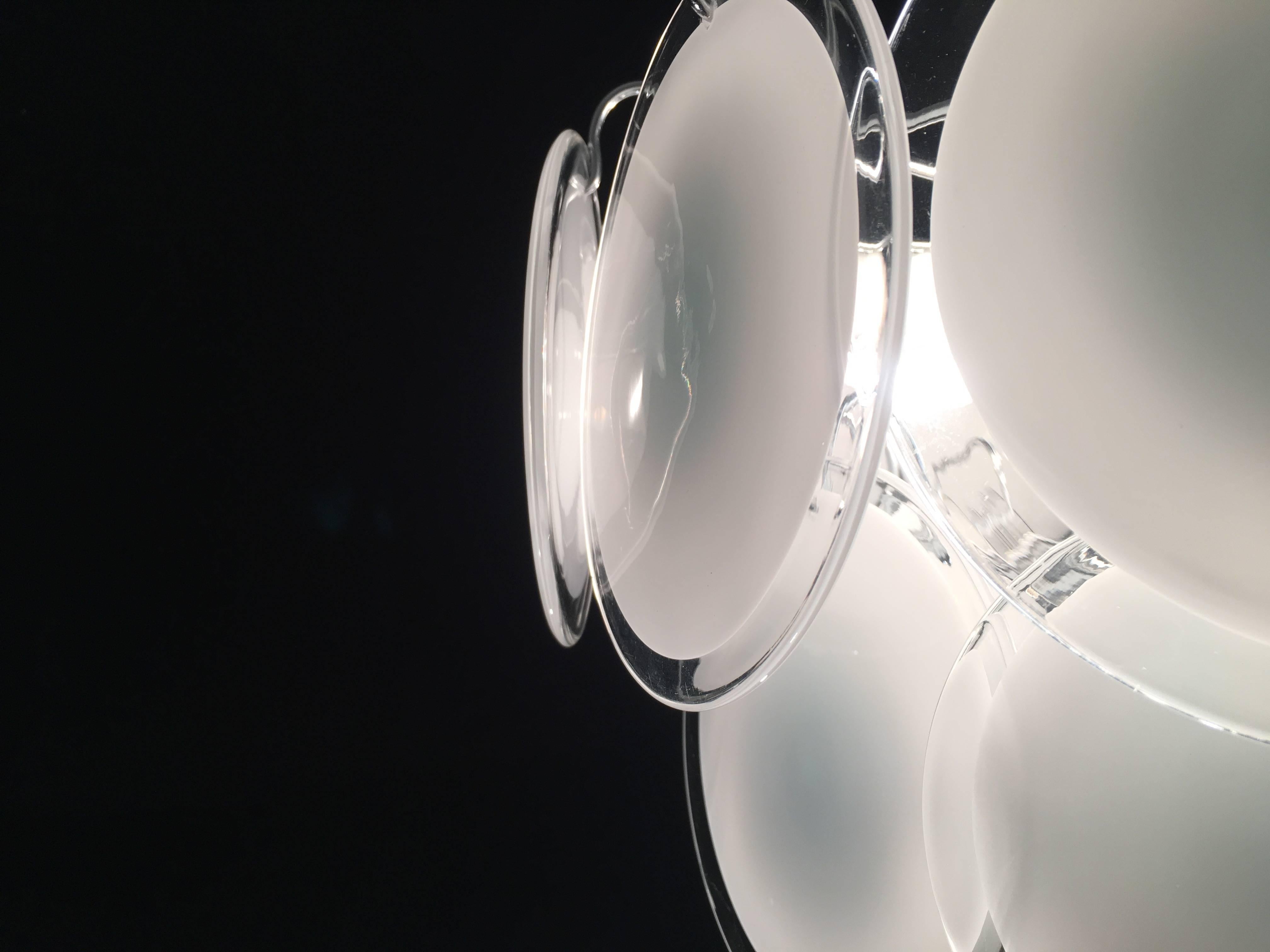 Italiano Incantevole lampadario Vistosi a disco di Murano, anni '70 in vendita