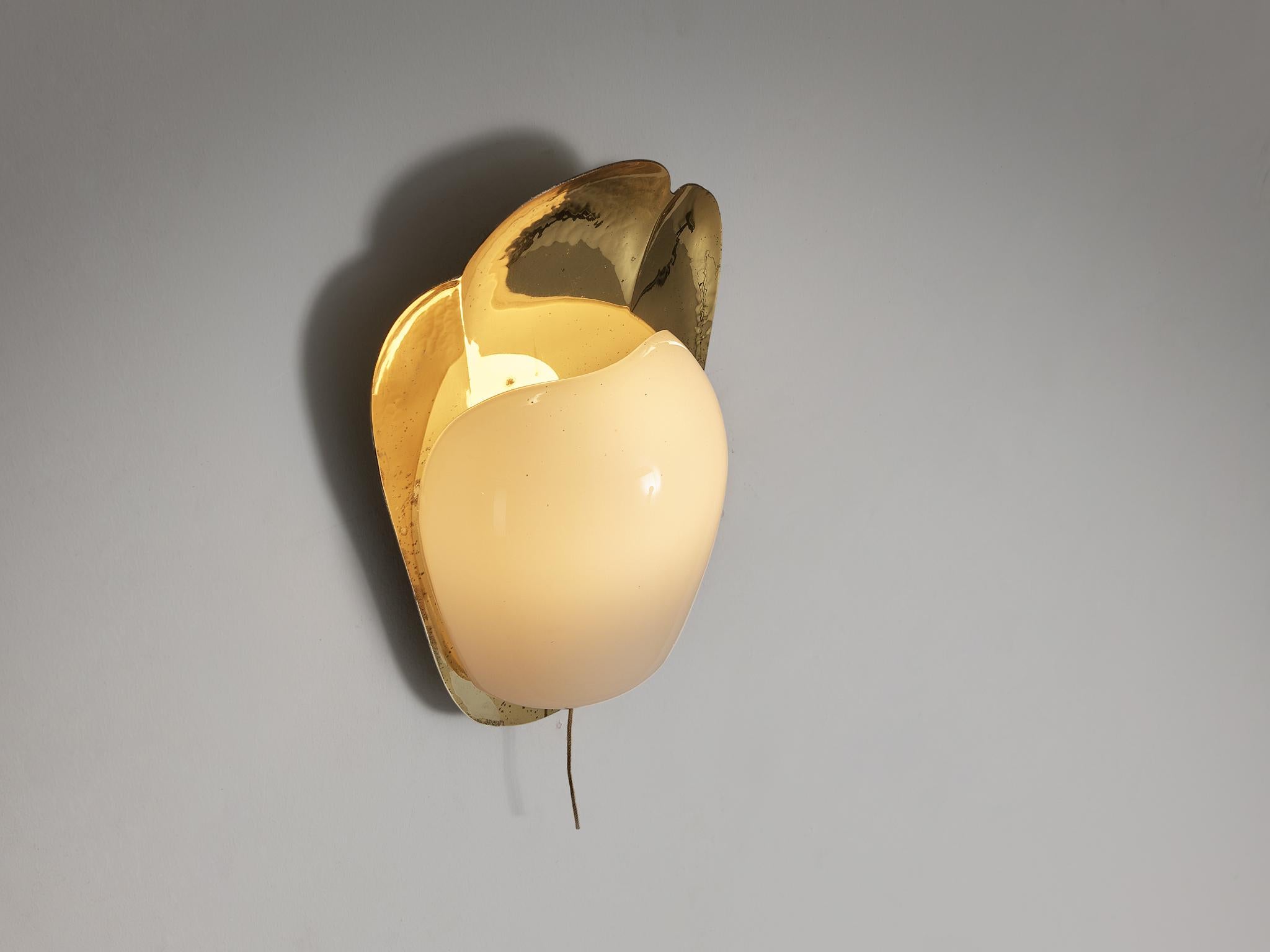 Charming Wall Light in Brass and Glass 1