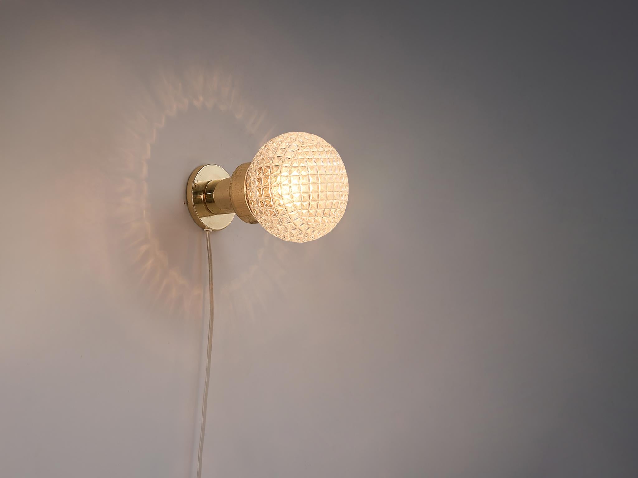 Charming Wall Light in Structured Glass and Brass  In Good Condition For Sale In Waalwijk, NL